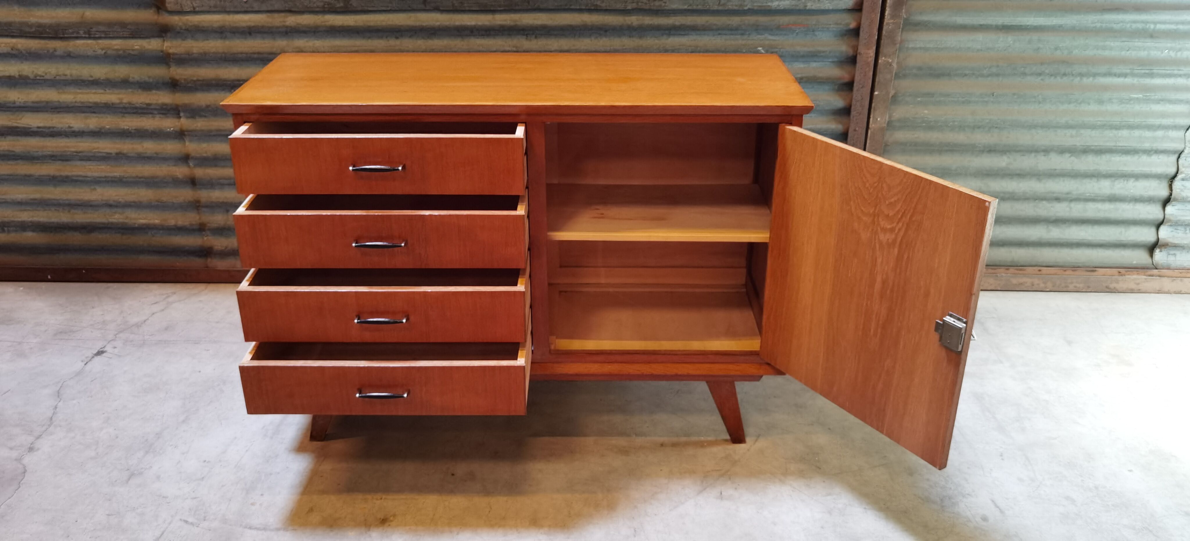 Buffet feet french compass 1970