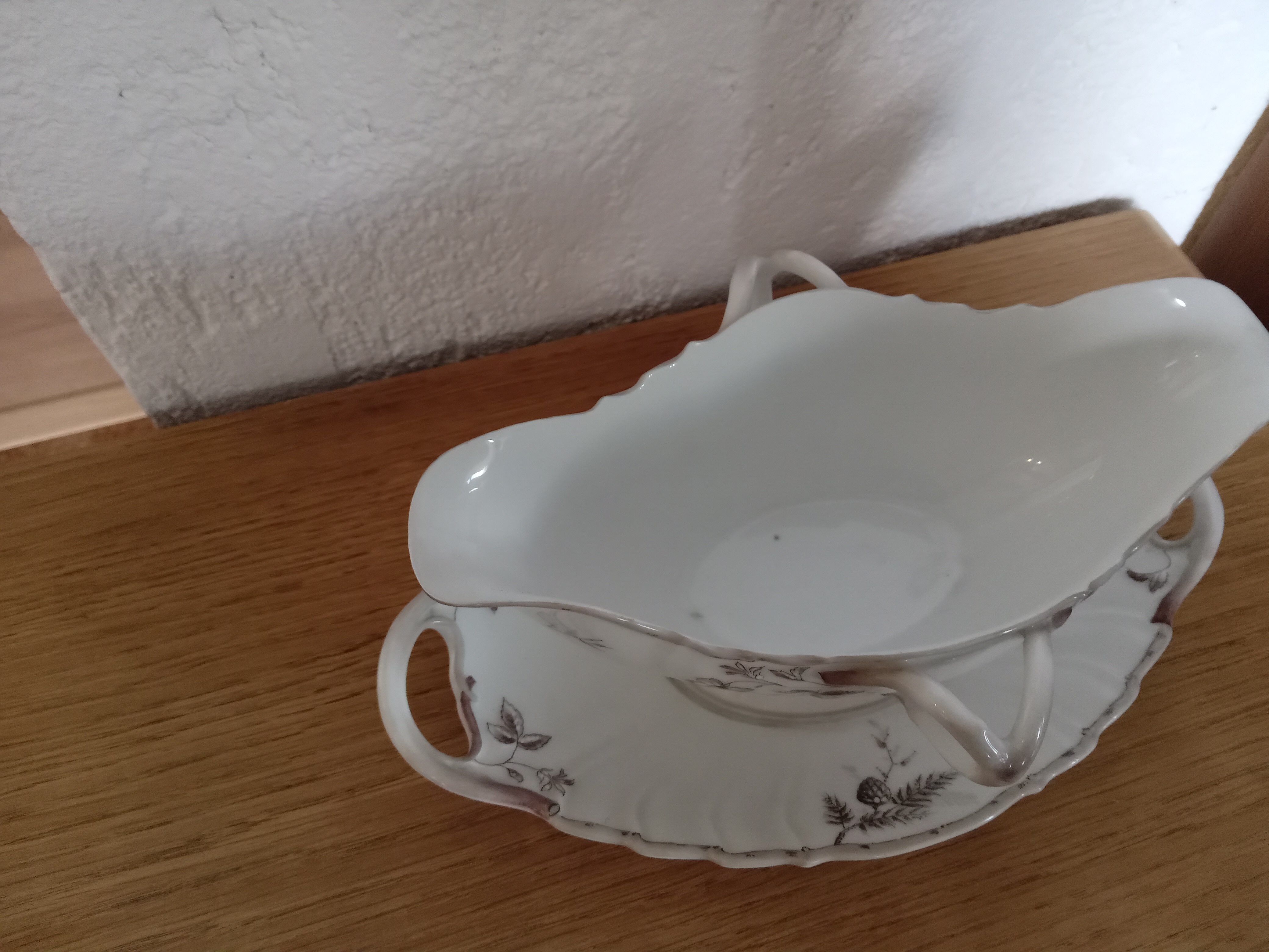 Gravy boat