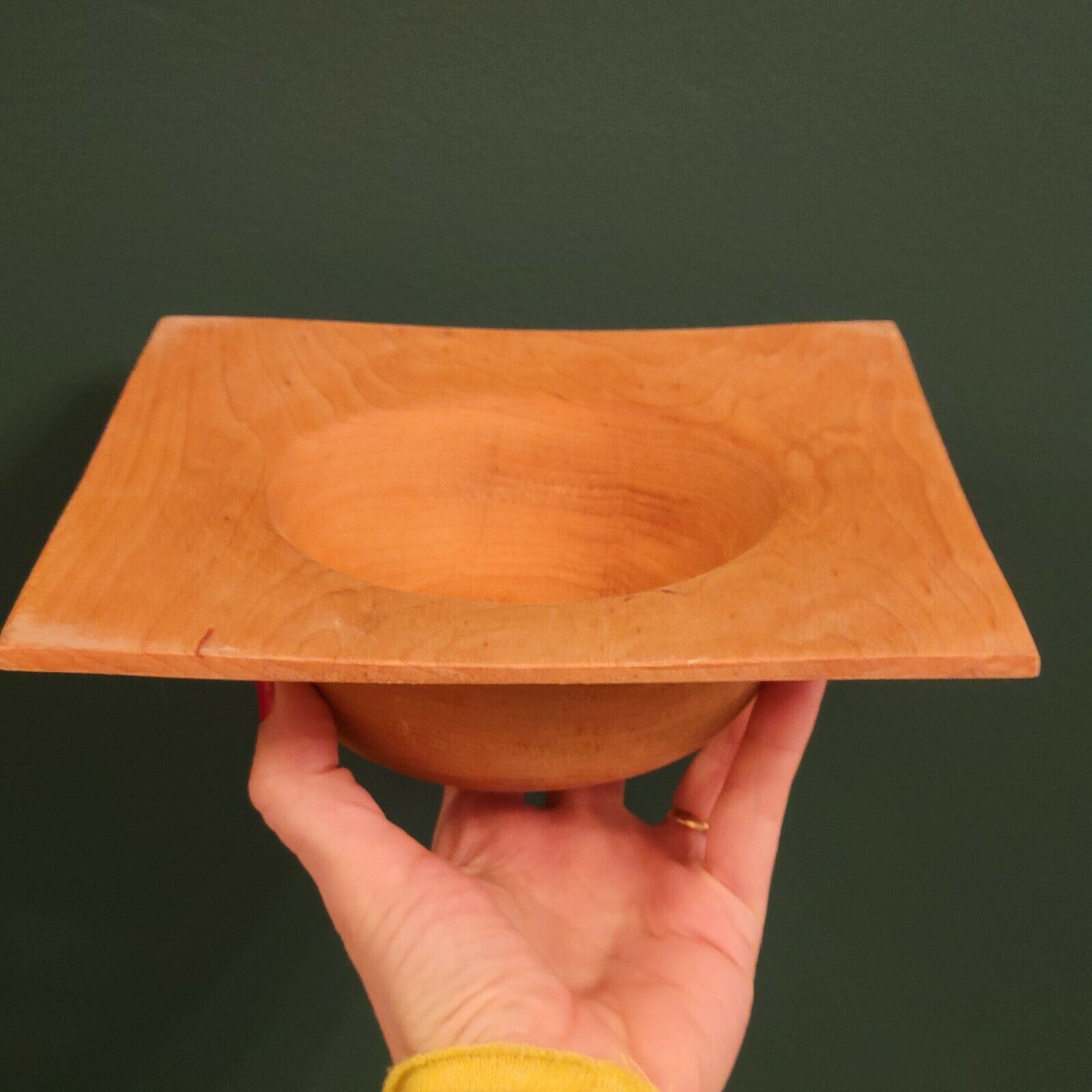 2 flared bowls in square and round wood