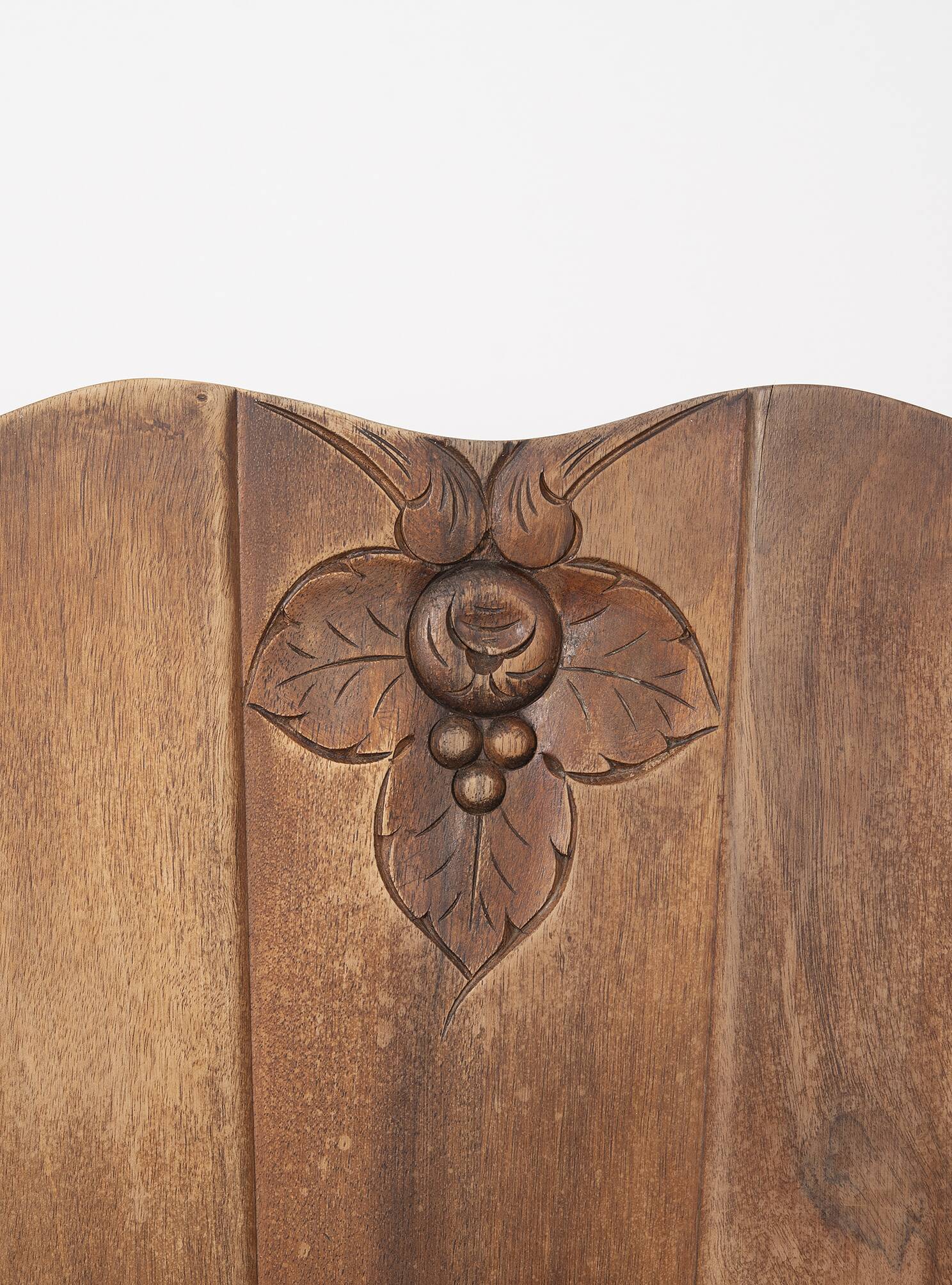 Set of 4 Art Deco chairs in carved wood