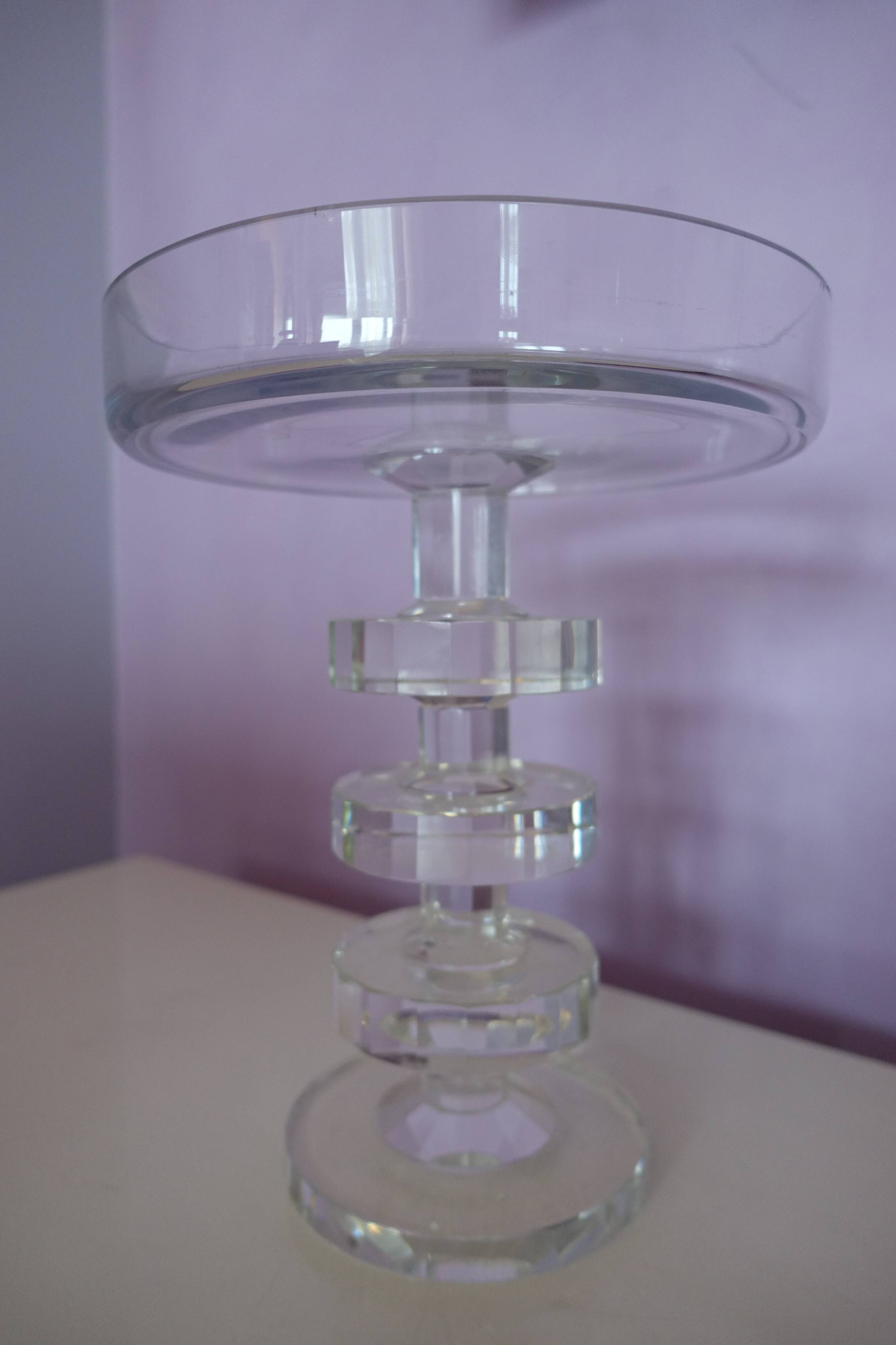 Superb crystal bowl on a 50 cm high pedestal, elegant and refined.