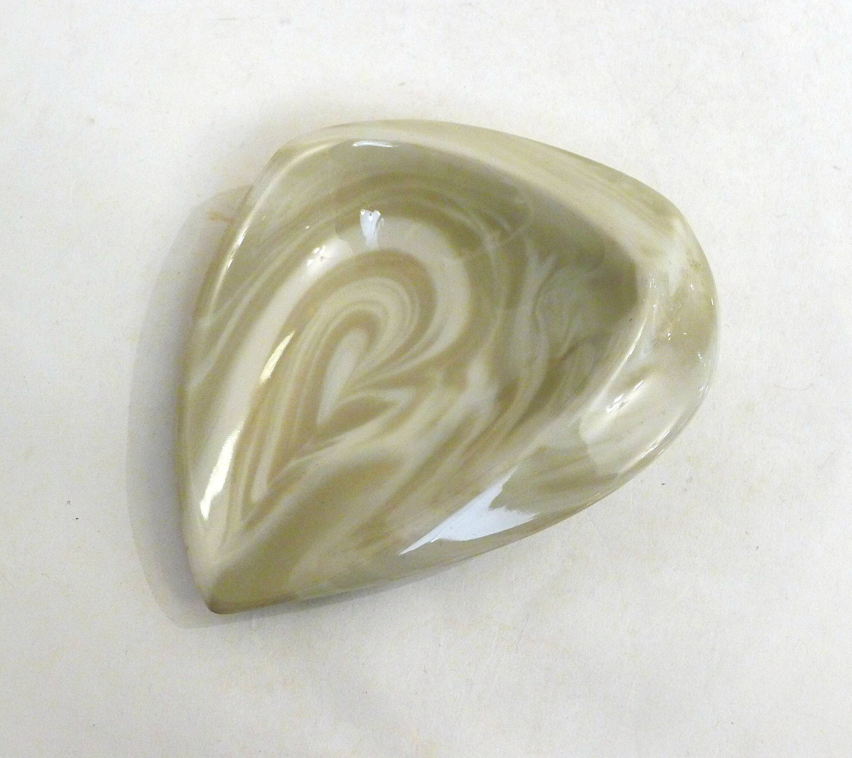 Marbled ceramic soap dish