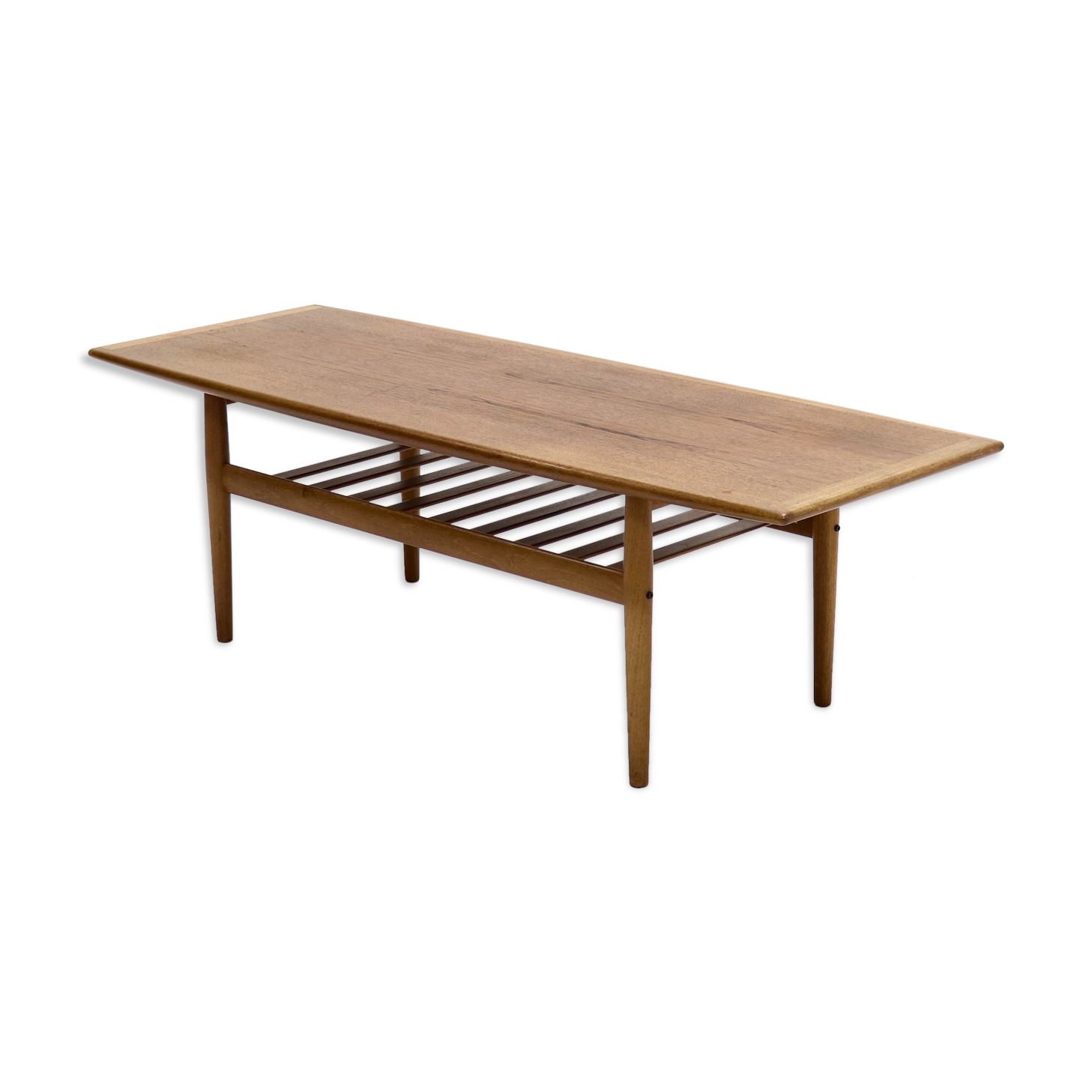 Teak Surfboard Coffee Table - Teak And Walnut Reversible Ellipse Surfboard Coffee Table Italy 1960s For Sale At Pamono / Table is in excellent condition with minimal surface wear.