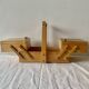Petite travailleuse en bois vintage