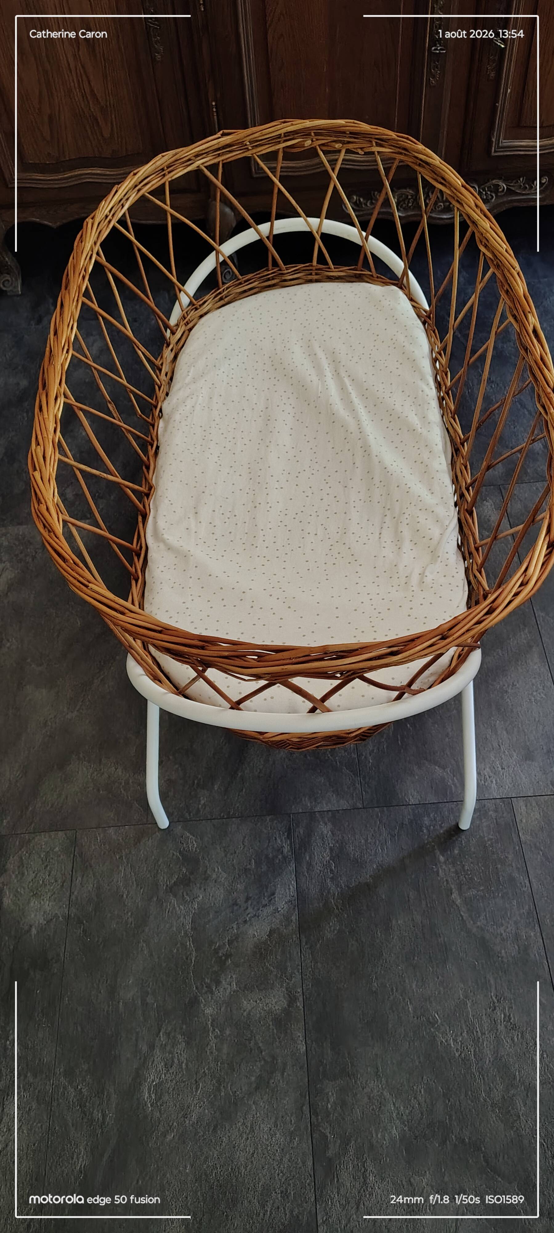 Couffin ou berceau vintage en osier