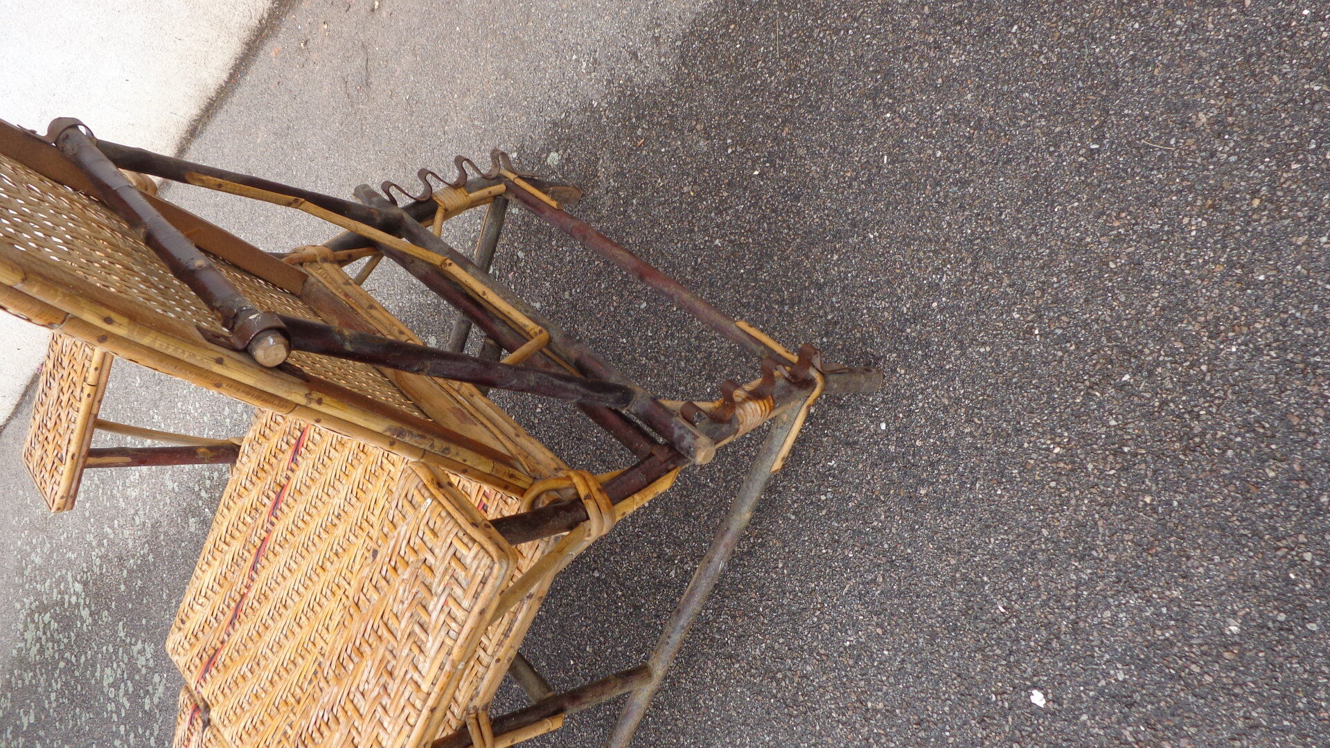 Wicker lounge chair