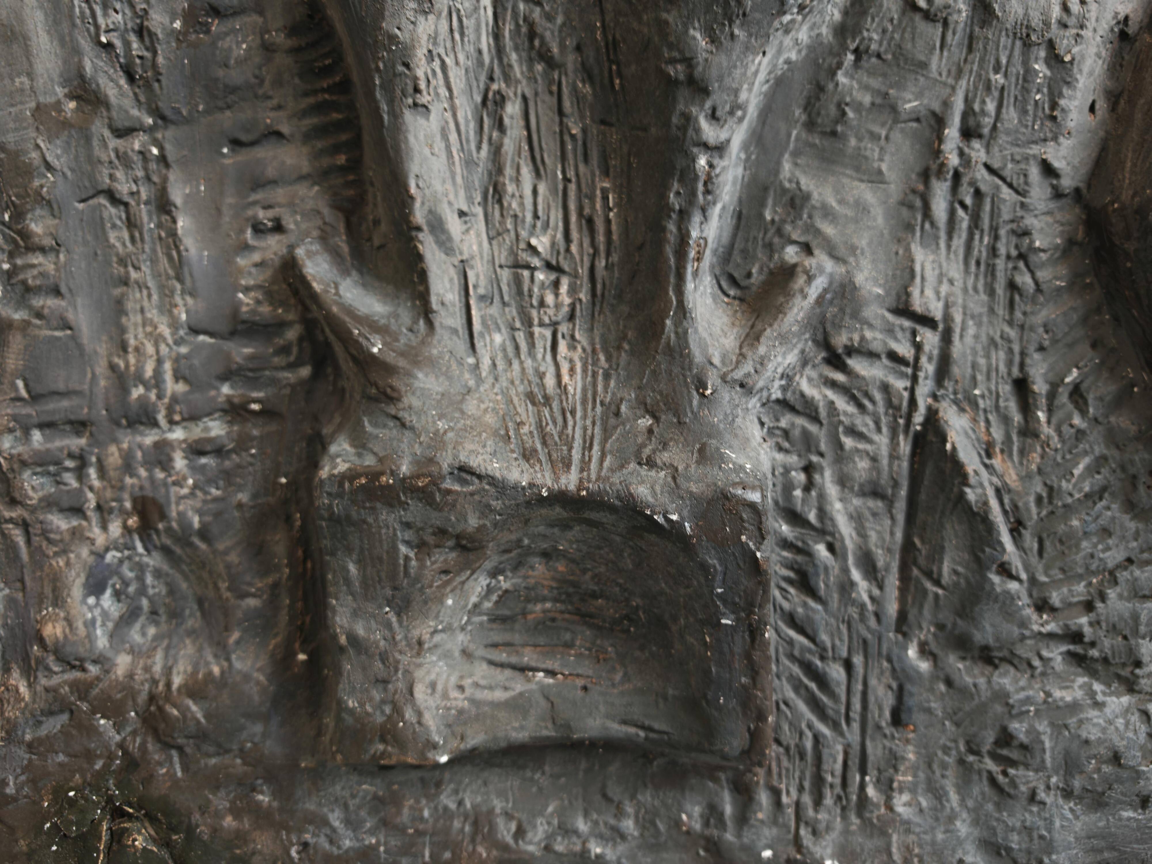 Sculptural anthropomorphic bas-relief by Venija Vučinić in plaster.