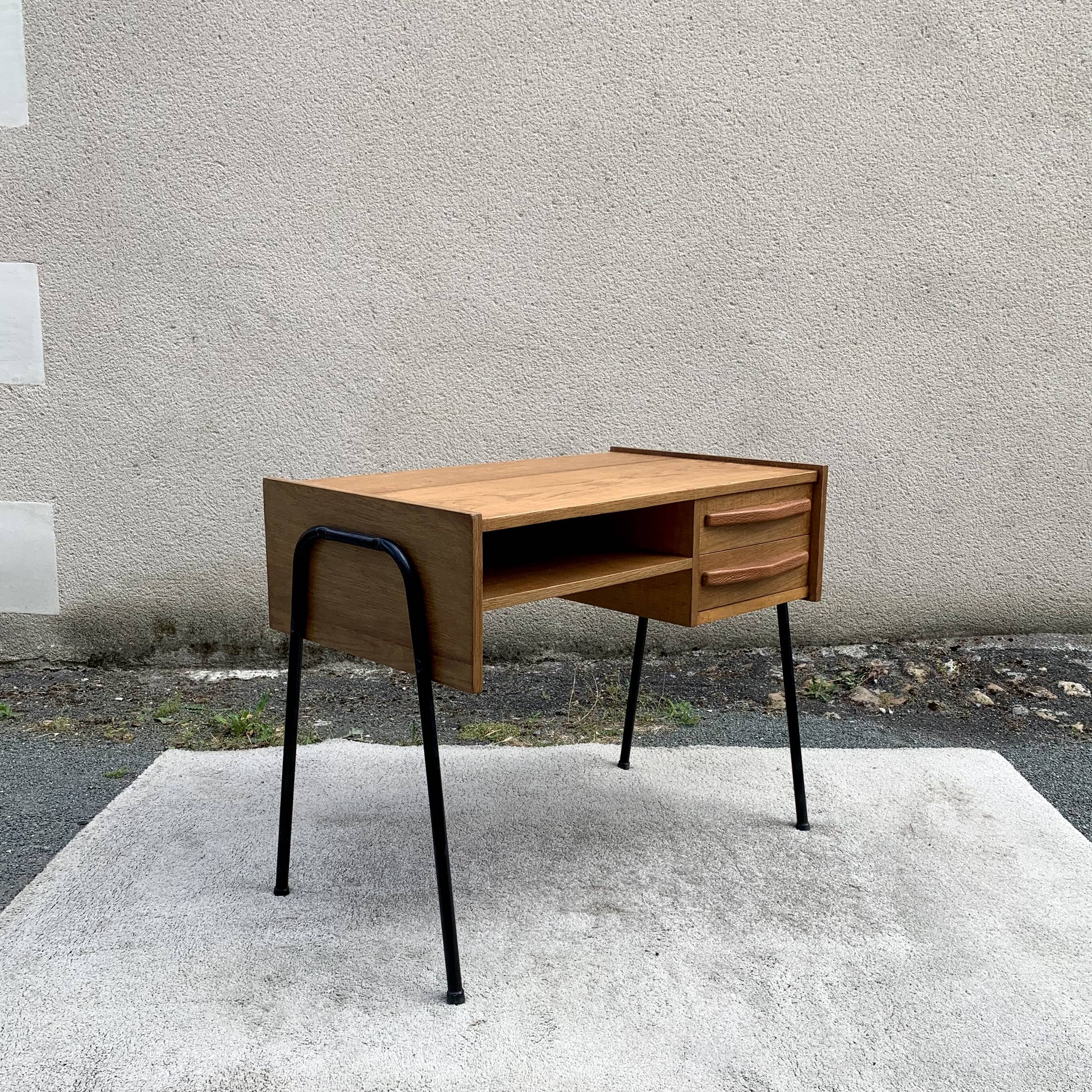 2-drawer, 1-compartment desk from 1950
