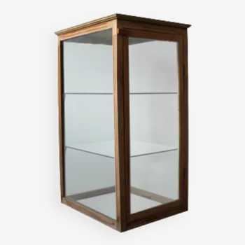 Showcase in oak and glass