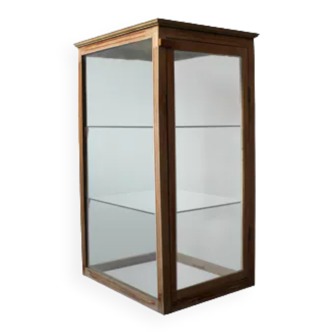 Showcase in oak and glass