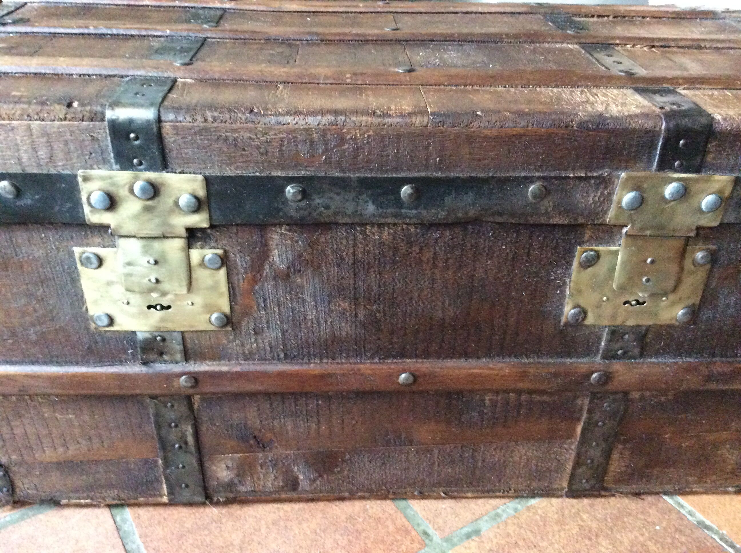 Travel trunk end 19 th century entirely renovated