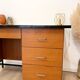 Bureau vintage bois & formica – années 60/70