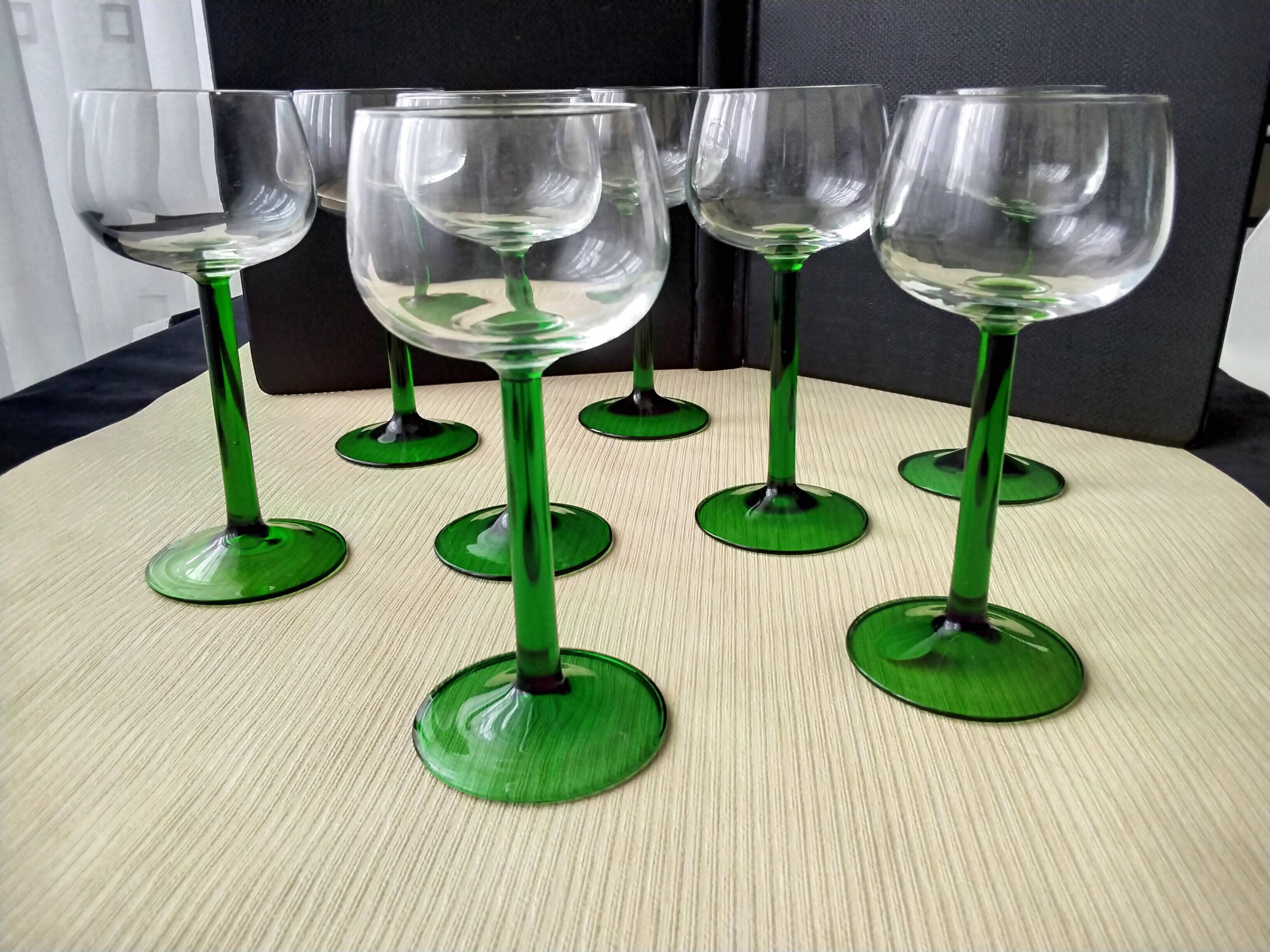 8 Alsatian white wine glasses in plain glass