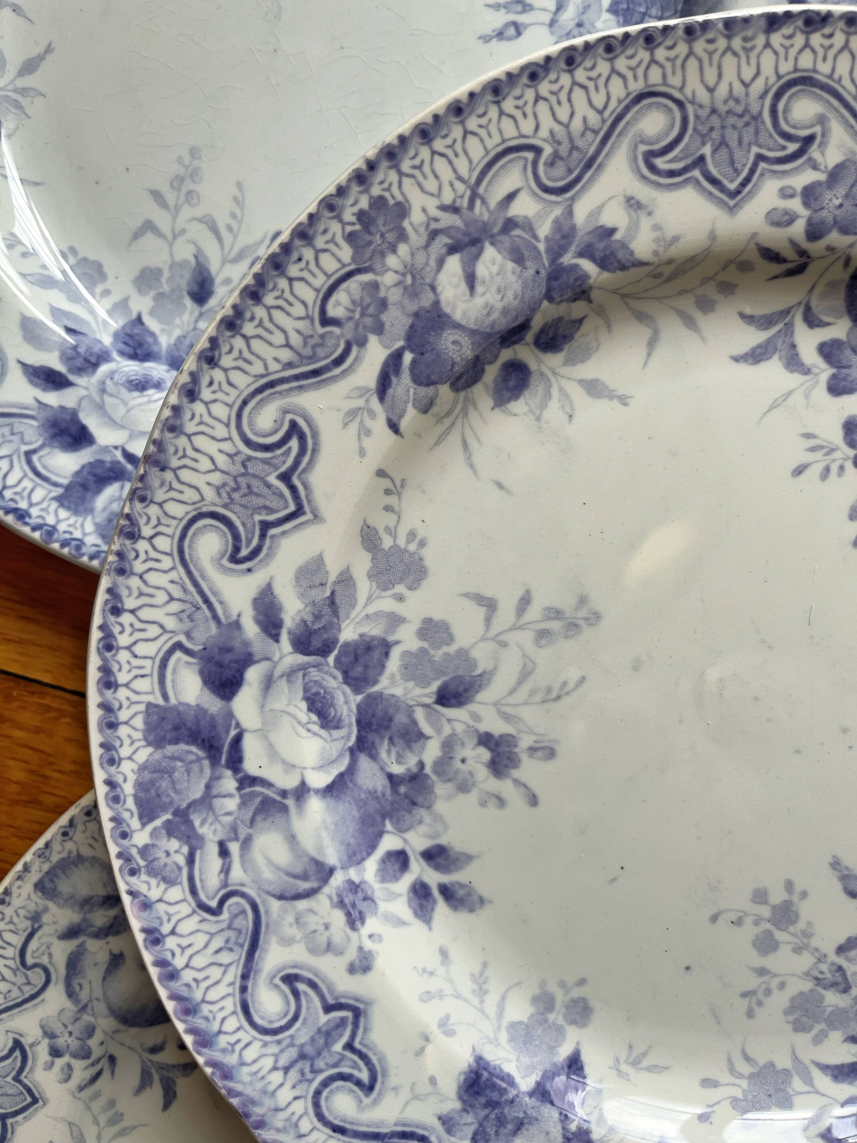 8 flat ironware plates Bouquets, Creil and Montereau late 19th century