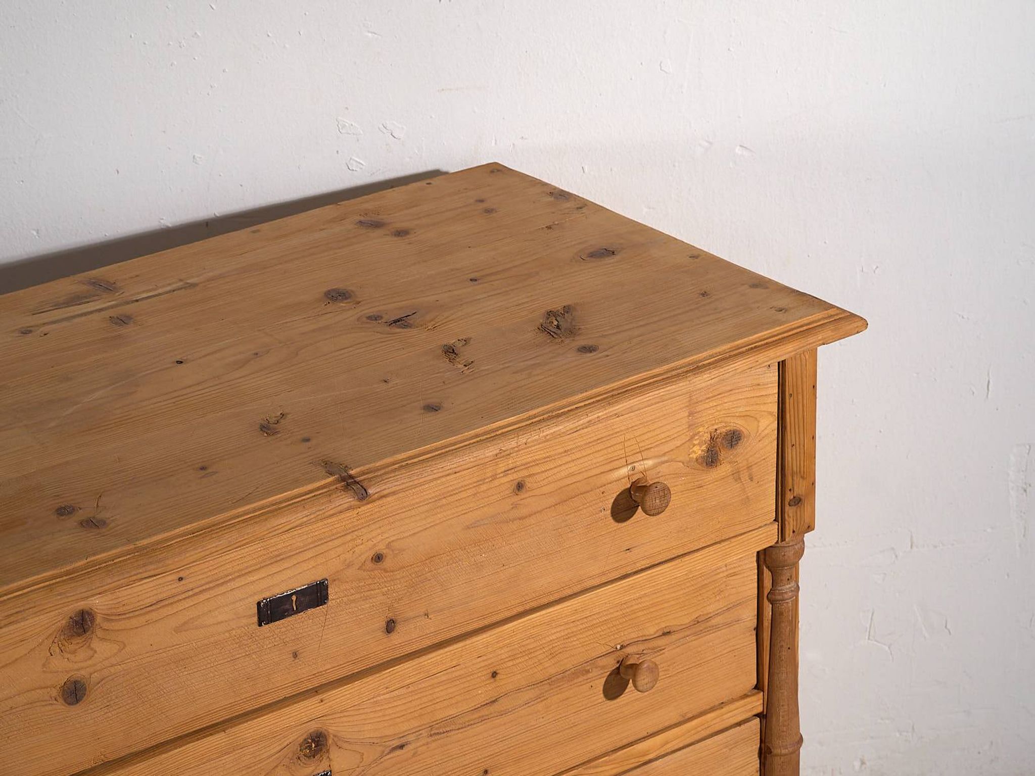 Old Provençal French chest of drawers (c.1920)