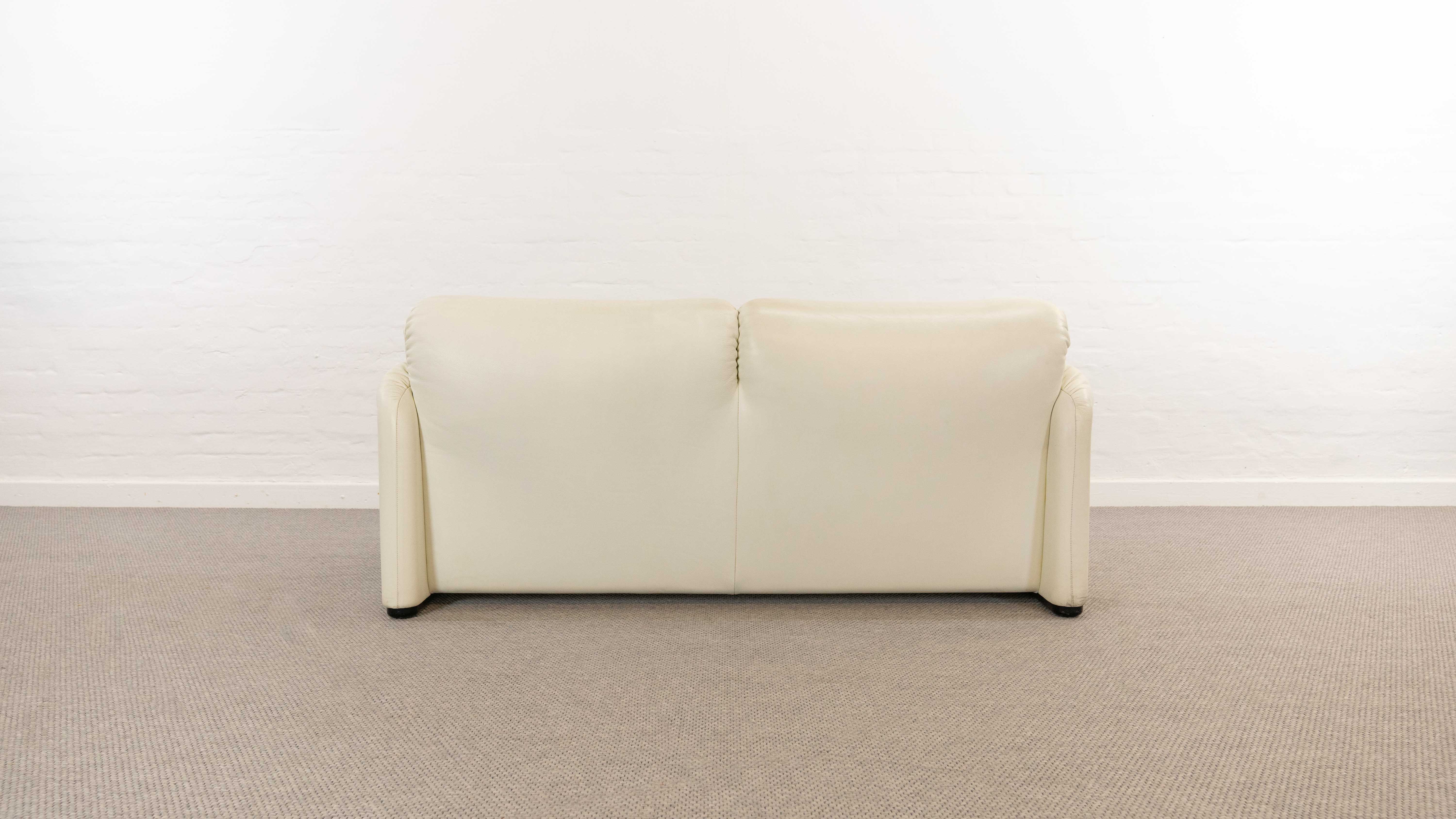 Maralunga 2-seater sofa in white leather by Vico Magistretti for Cassina