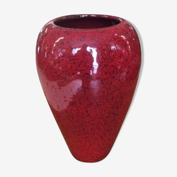 Red porcelain vase