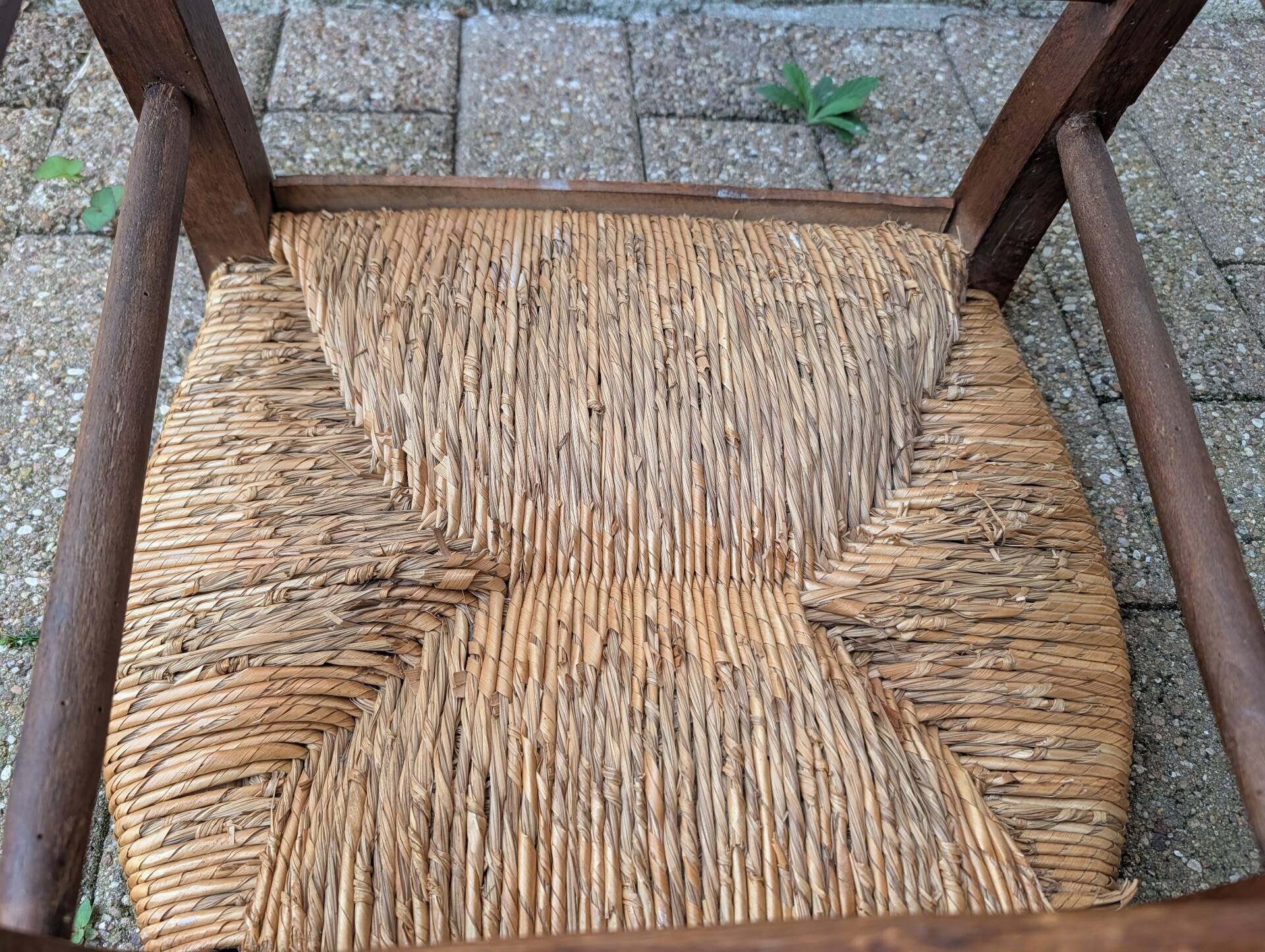 Antique solid wood stool with traditional rush seating – Late 19th century