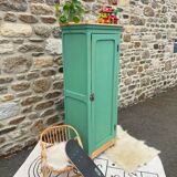 Bonnet, wardrobe