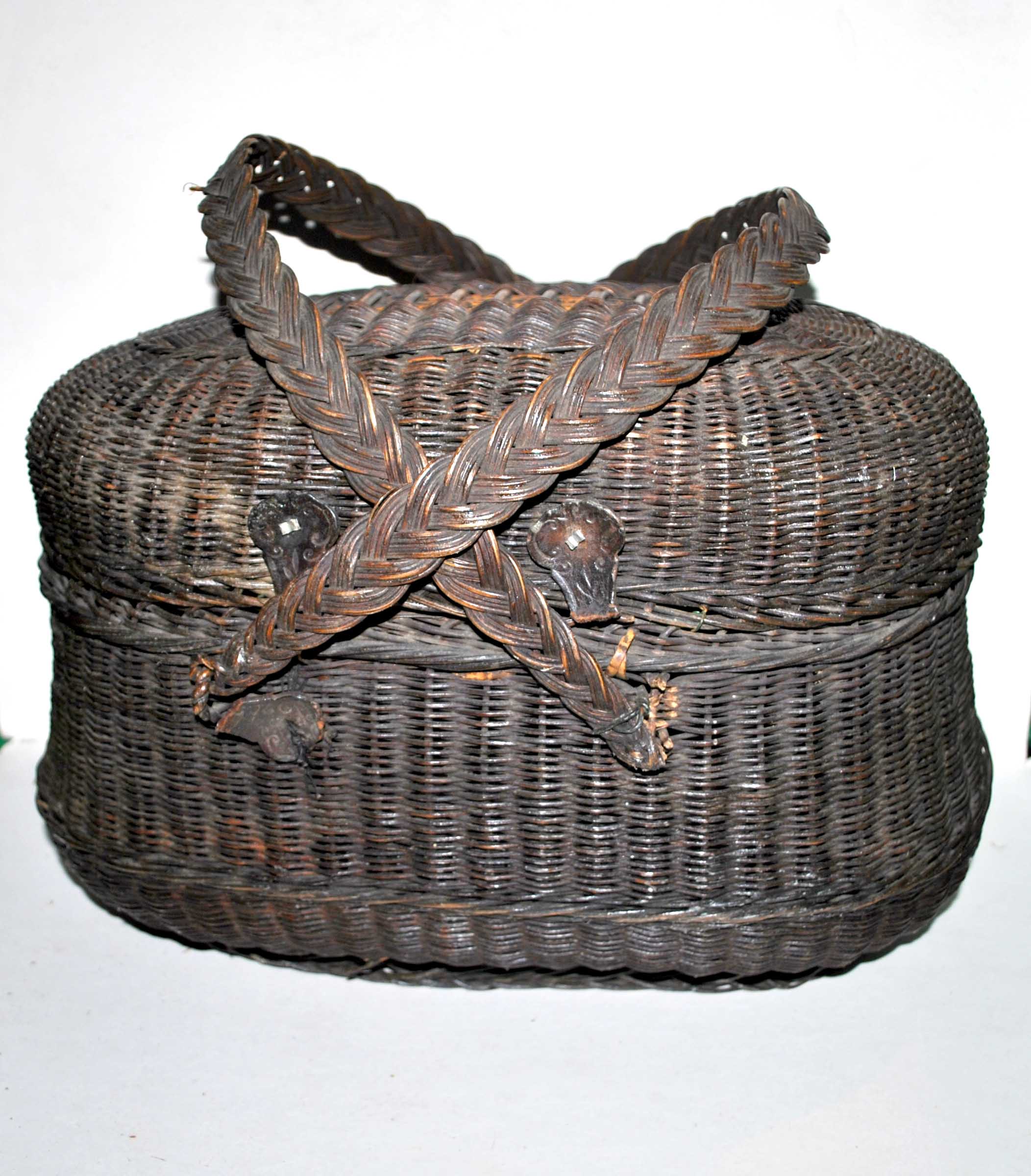 Panier couvert en osier noir 1900 - panier bressan de marché