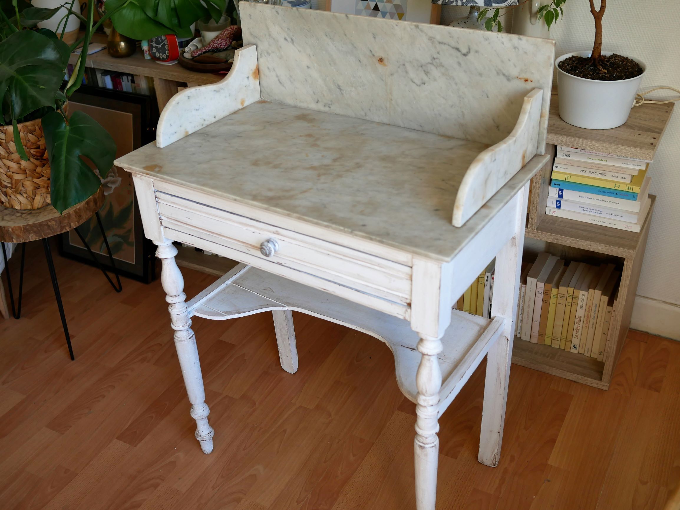 Wood dressing table and marble