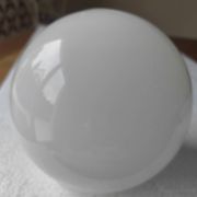Globe de lampe en opaline moulé diamètre 16 cm