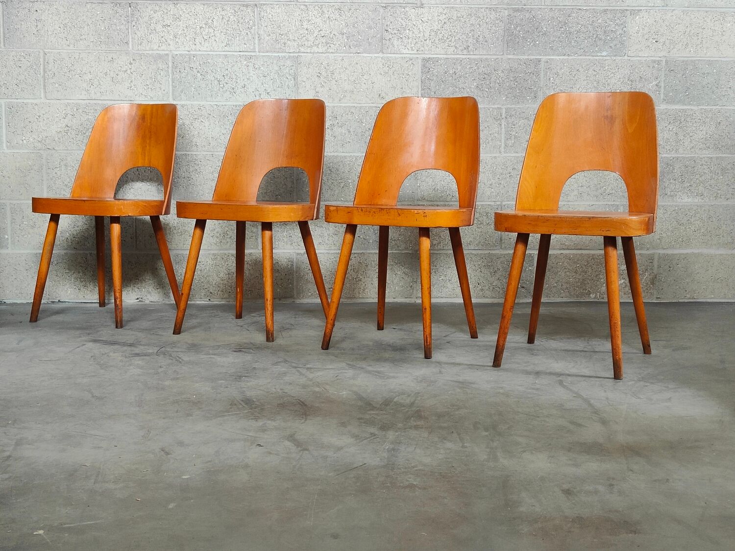 Suite of 4 chairs 515 by Oswald Haerdtl for TON