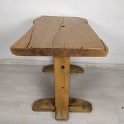 Table extérieur brutaliste
