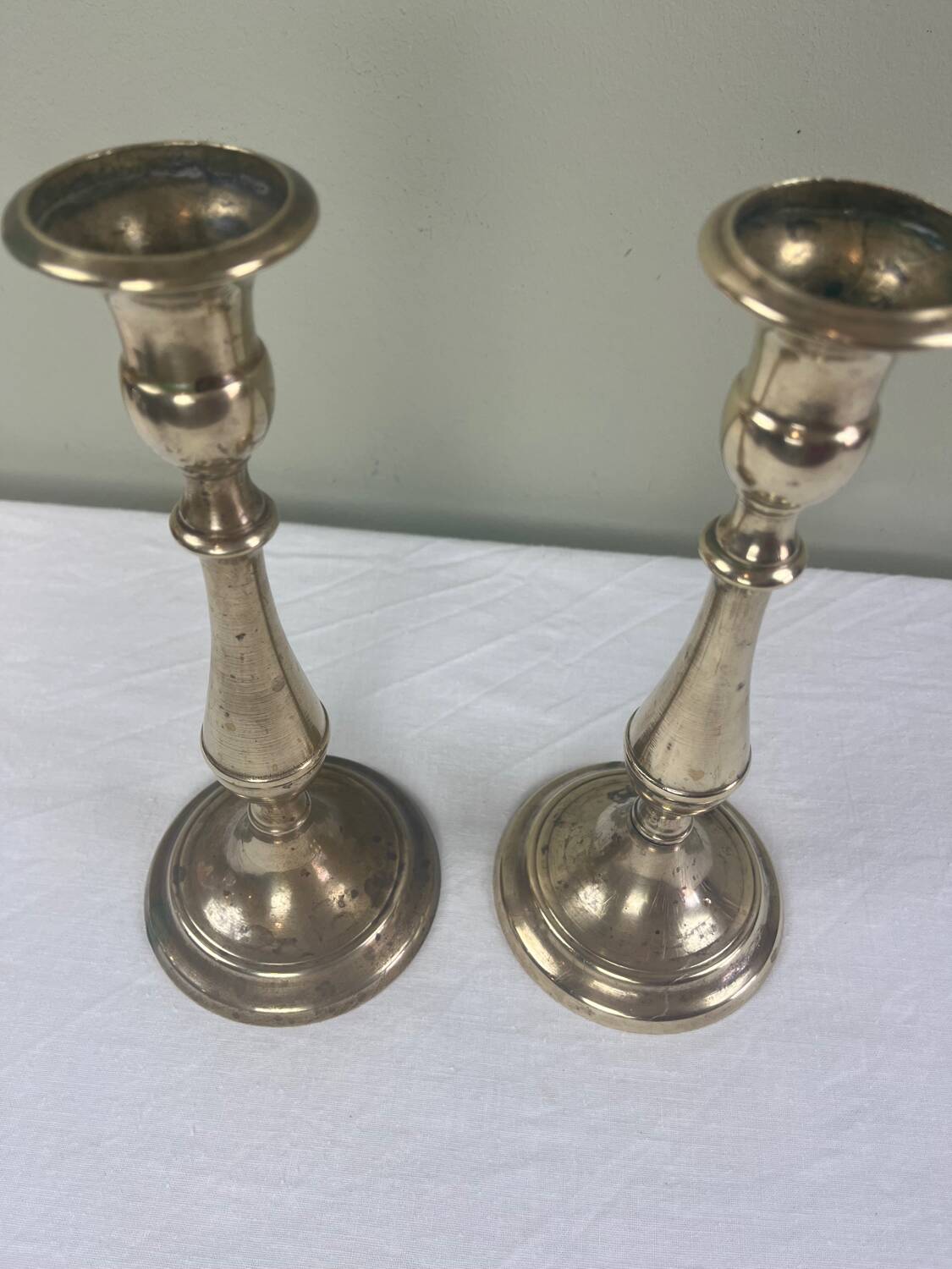 Paire de bougeoirs anciens
