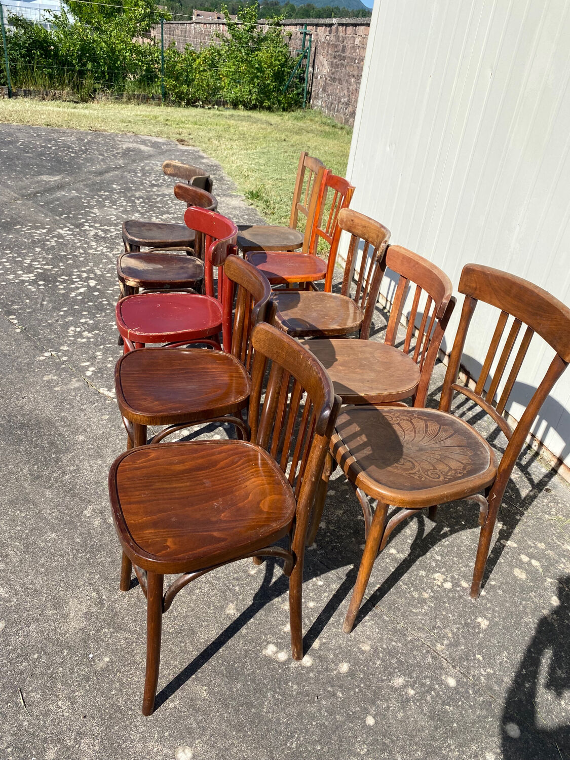 Draper table and its 10 chairs