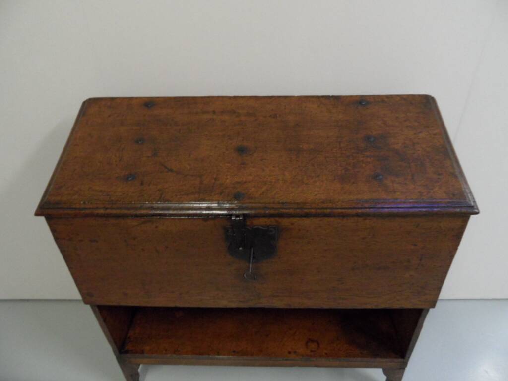 Coffre ancien en chêne