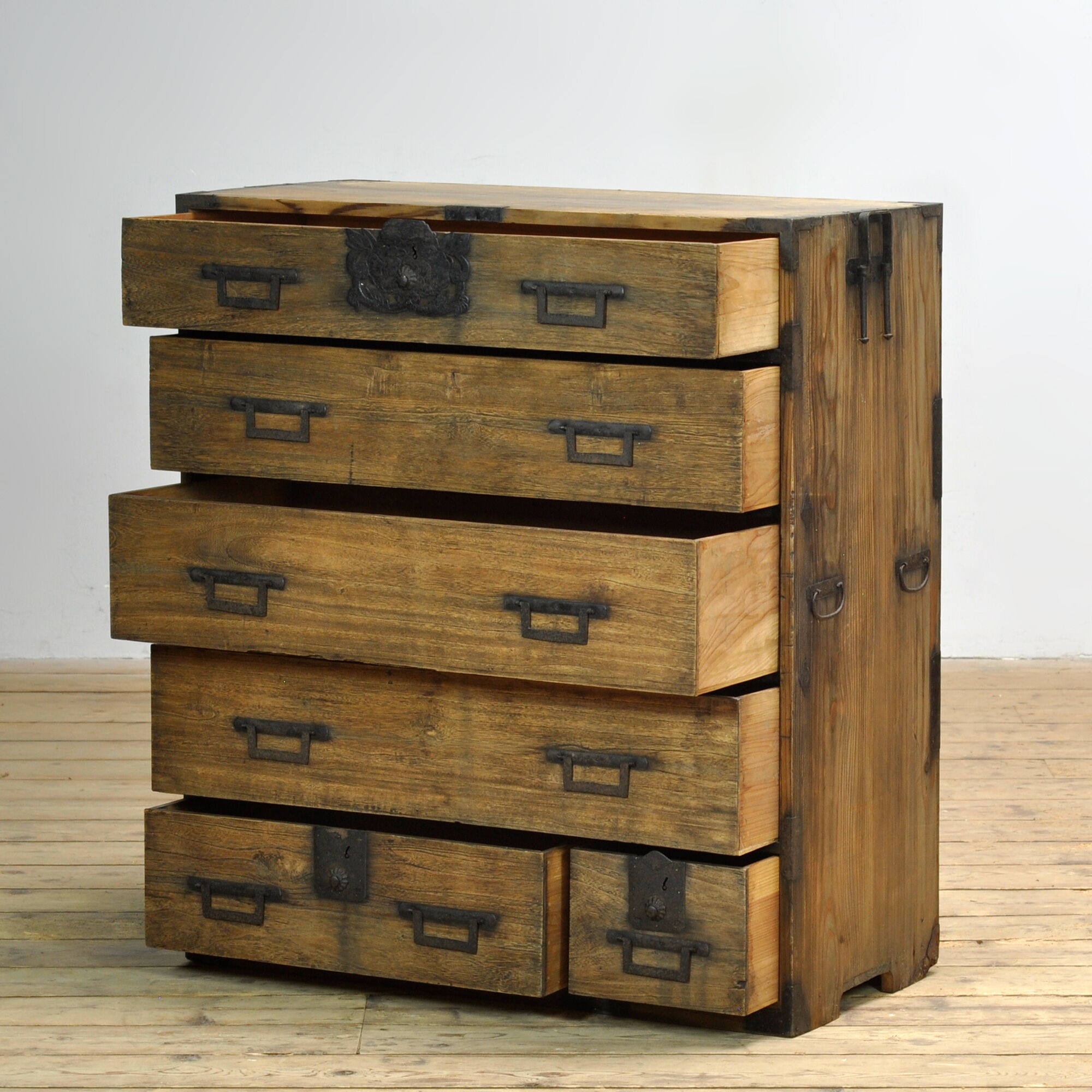 Commode Tansu japonaise, vers 1870