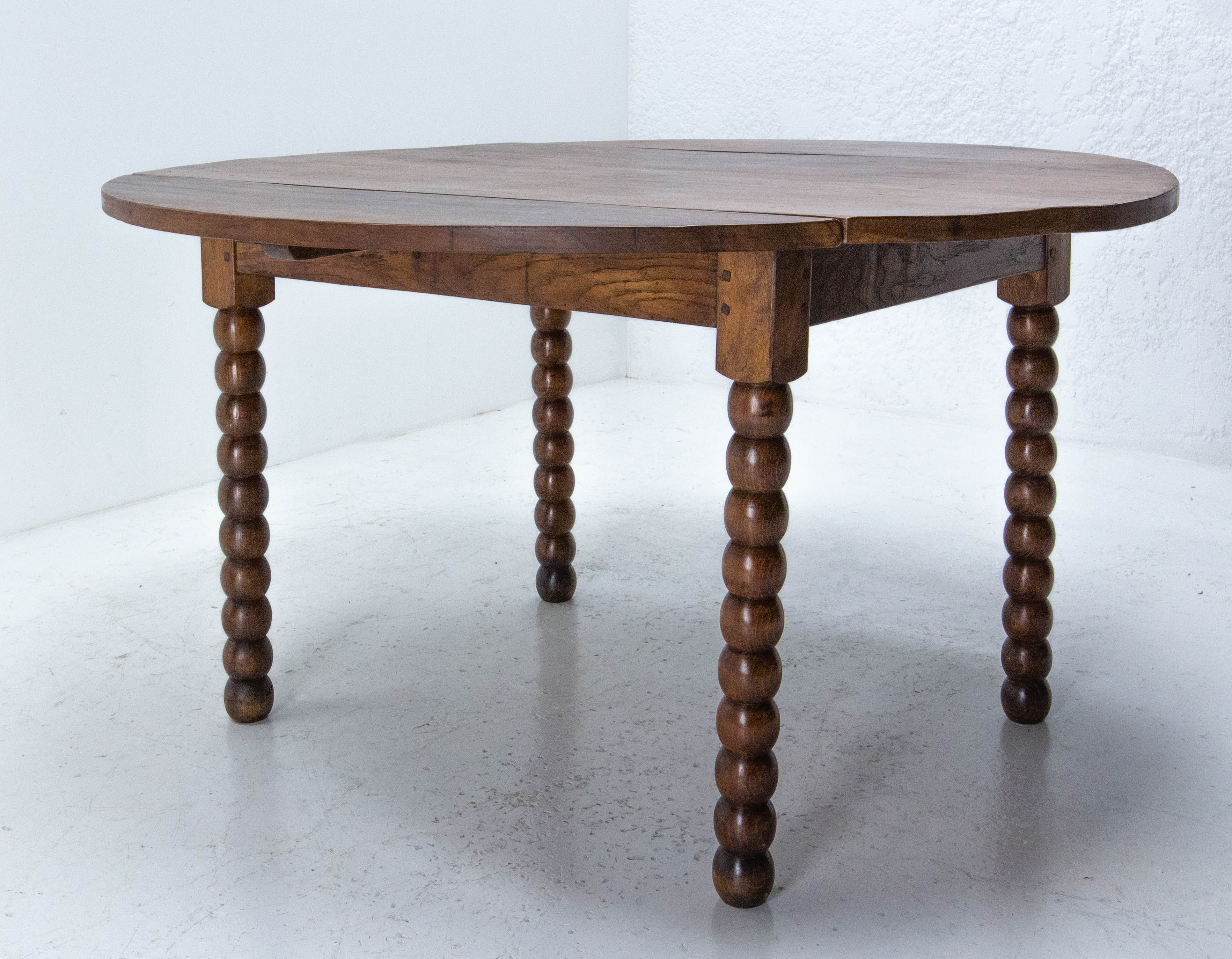 Round table foot rosary