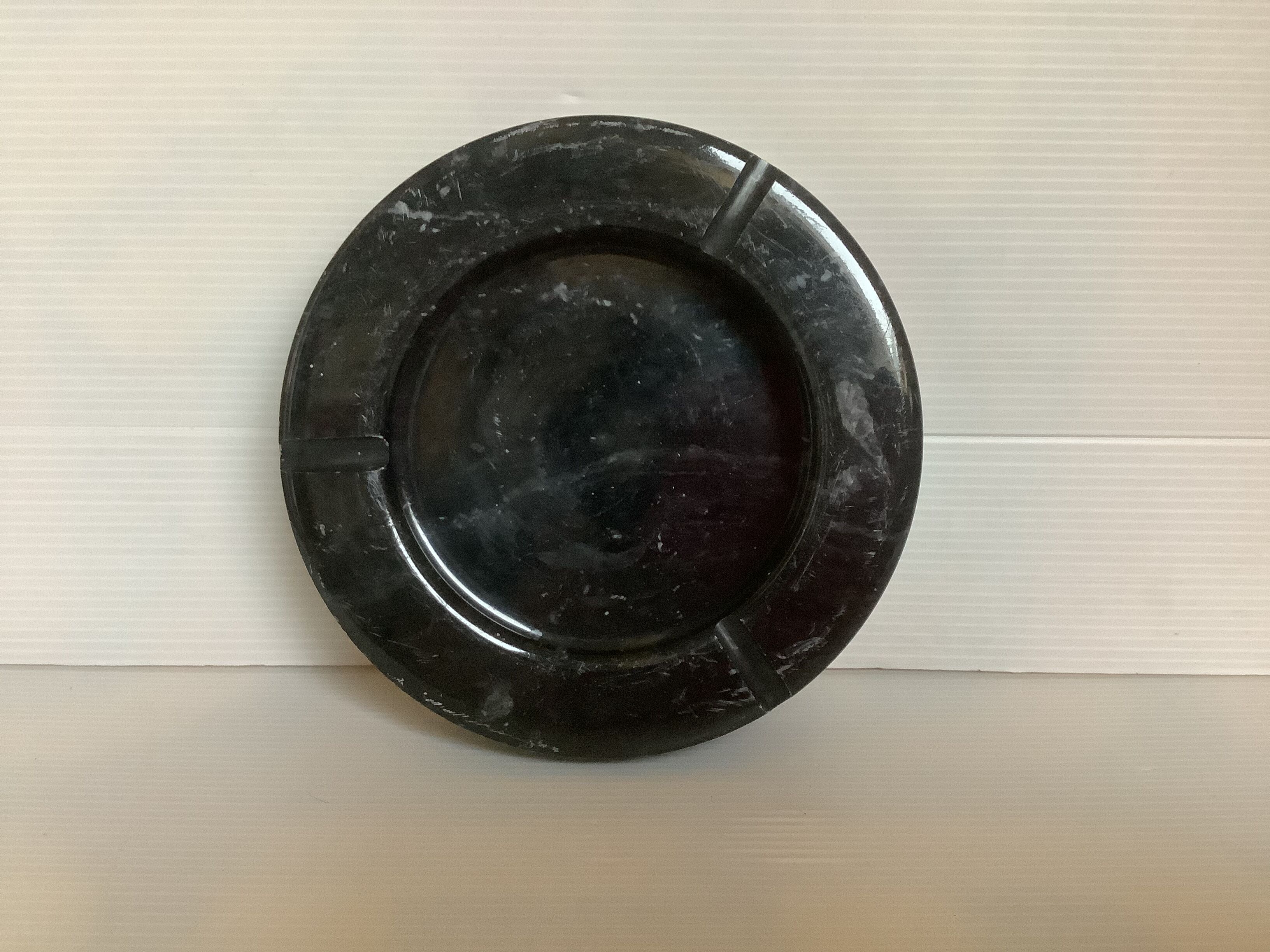 Empty ashtray black marble pocket