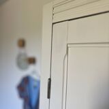 Armoire parisienne vintage – intérieur fleuri framboise – pièce unique