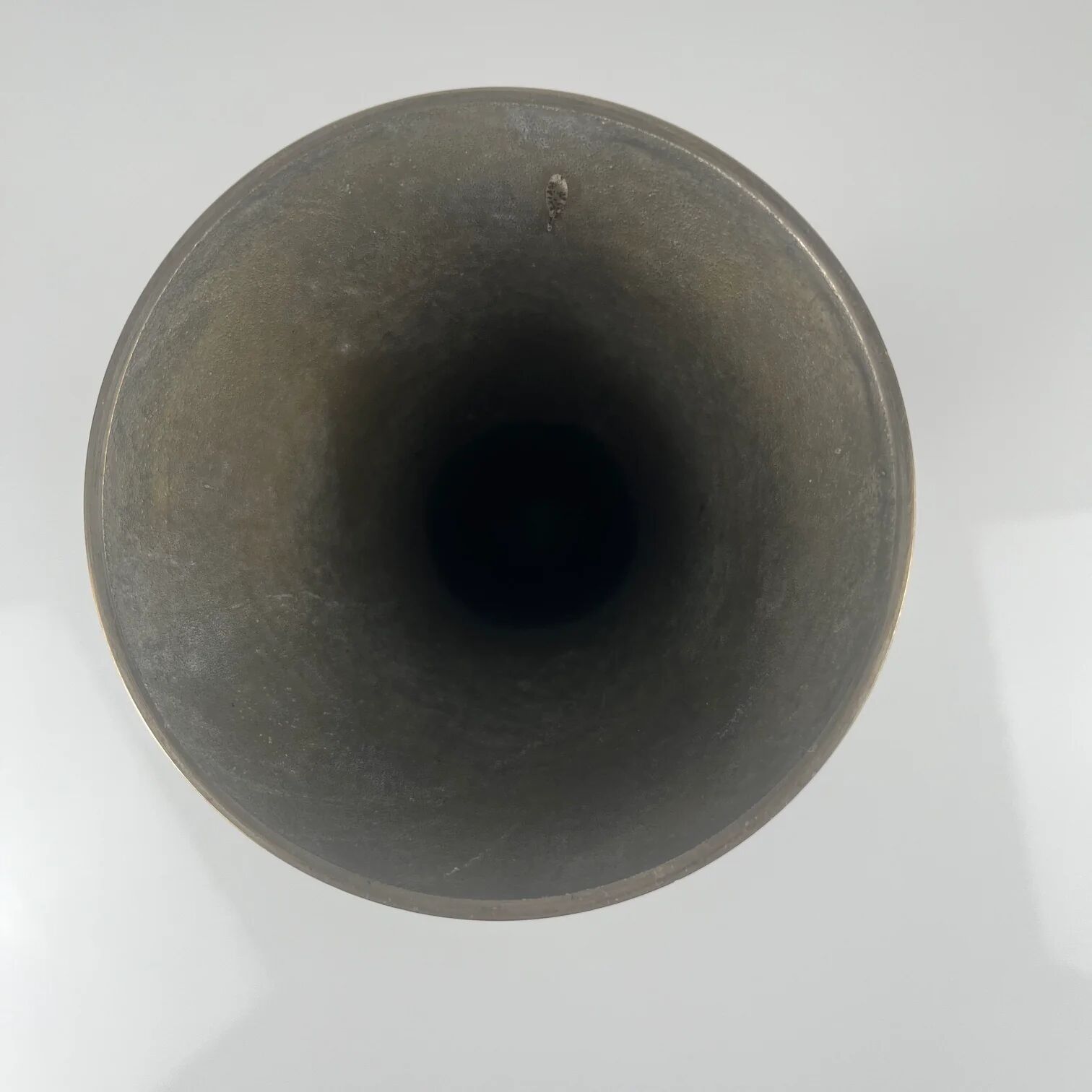 Rare pair of bell and candlestick in the shape of an hourglass, postmodern style - Memphis in metal, 1980.