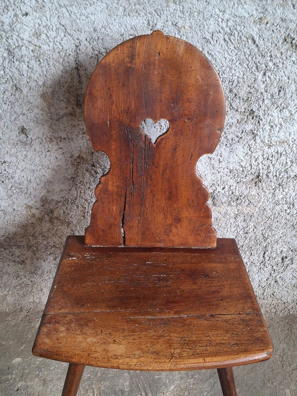 Old Alpine peasant chair from the 18th century – Heart-shaped cut-out violin backrest