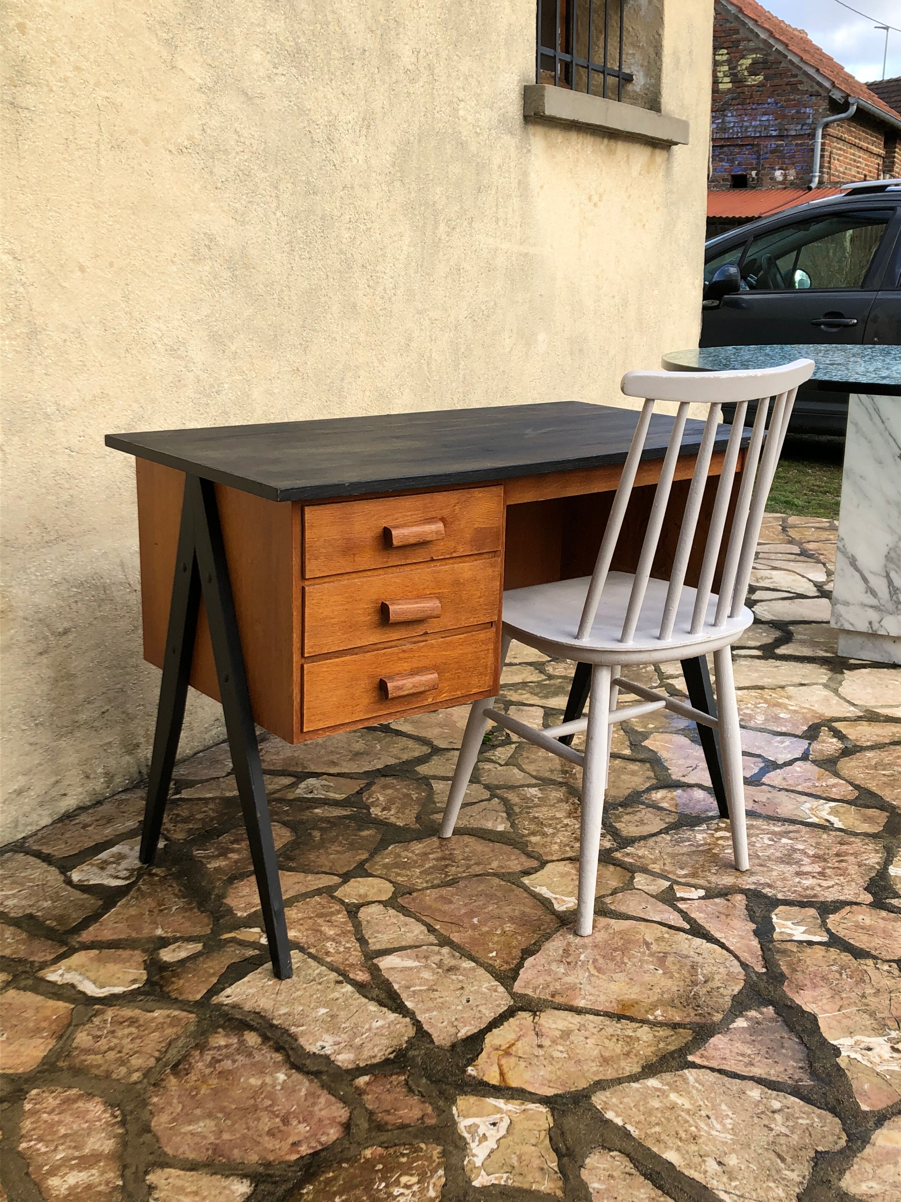 Office 1950 feet compass