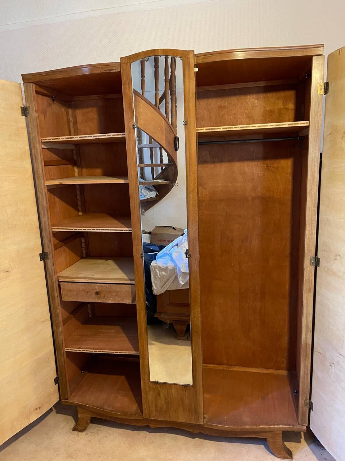 Armoire en chêne avec miroir penderie étagère modulable dont un tiroir