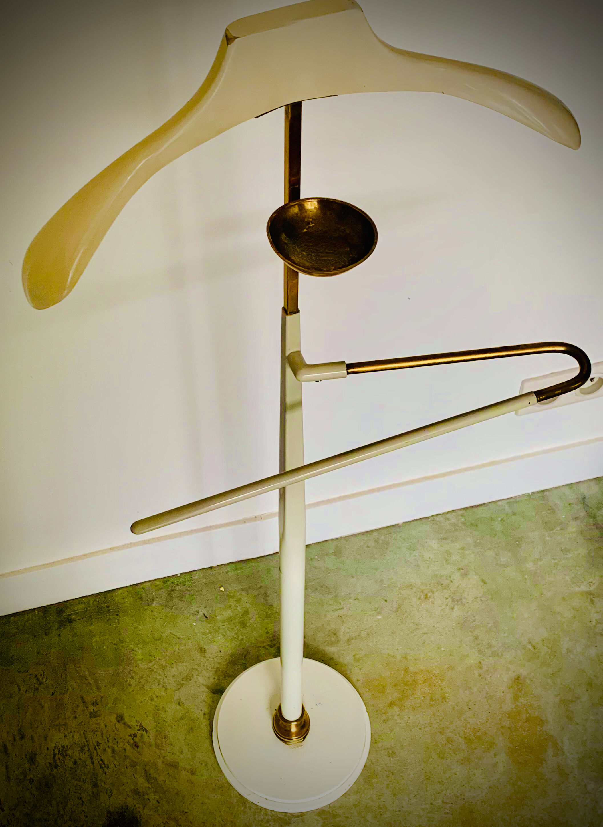 Art Deco chamber valet in brass and white laquered steel 40/50'