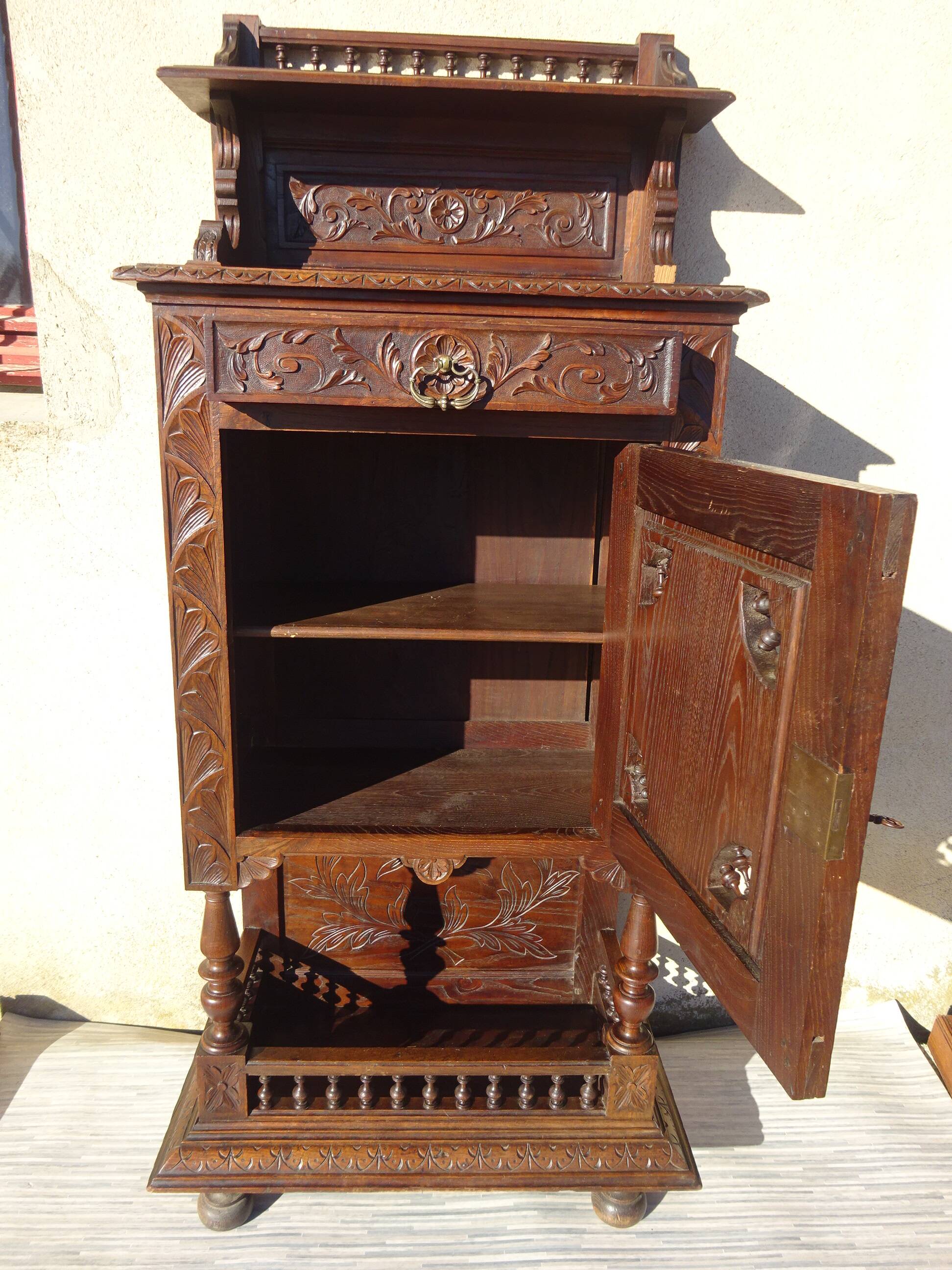 Old Breton dresser buffet