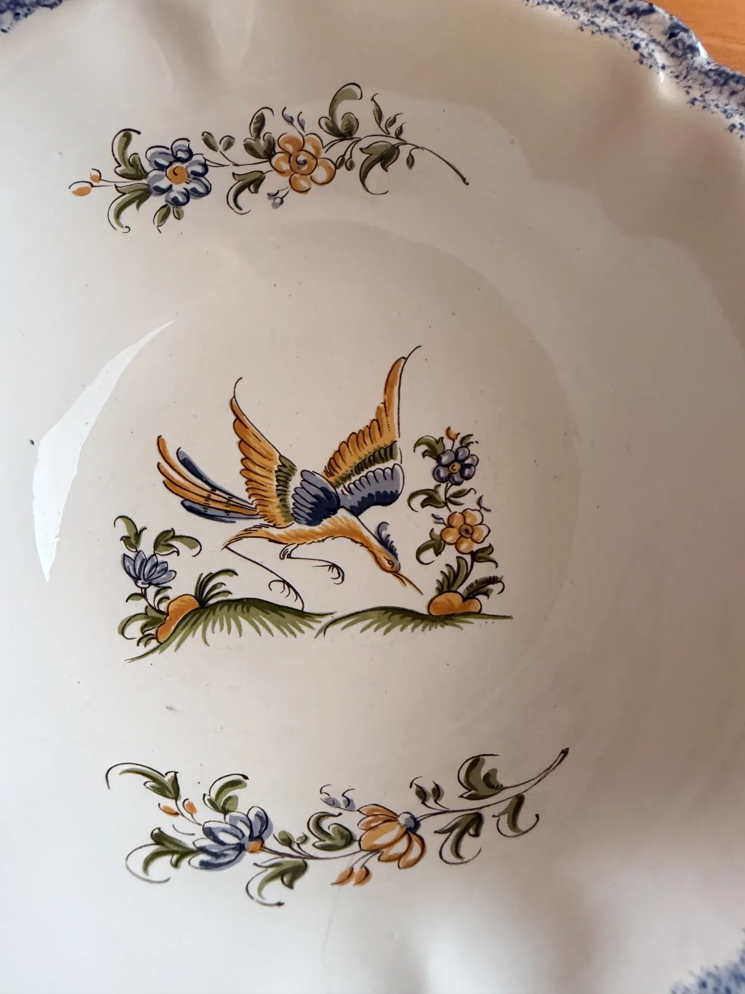 Empty pocket bowl from the French pottery, model Moustier 2008149.
