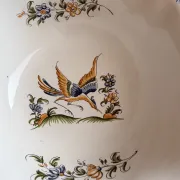 Empty pocket bowl from the French pottery, model Moustier 2008149.