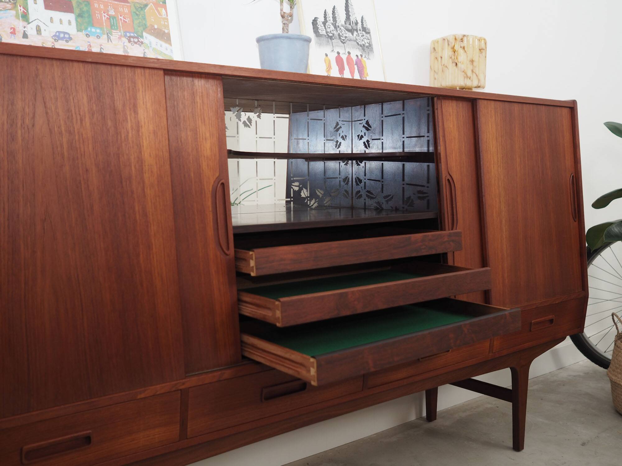 Buffet haut en teck, design danois, années 1960, designer : Børge Seindal, fabricant