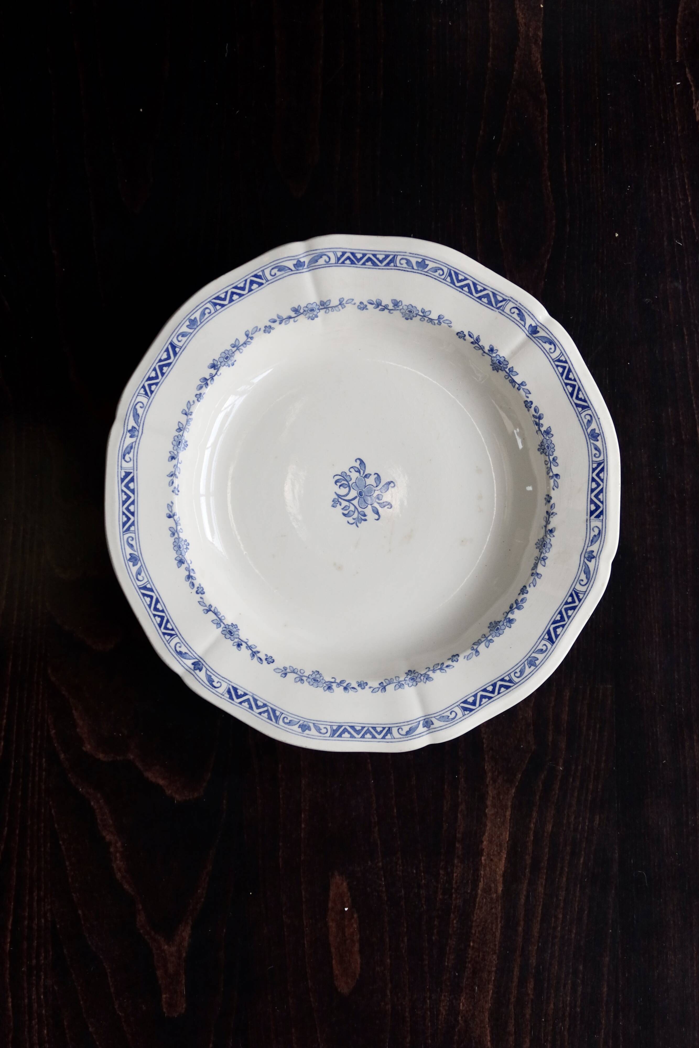 Round, hollow Gien earthenware serving dish – “Royal” model