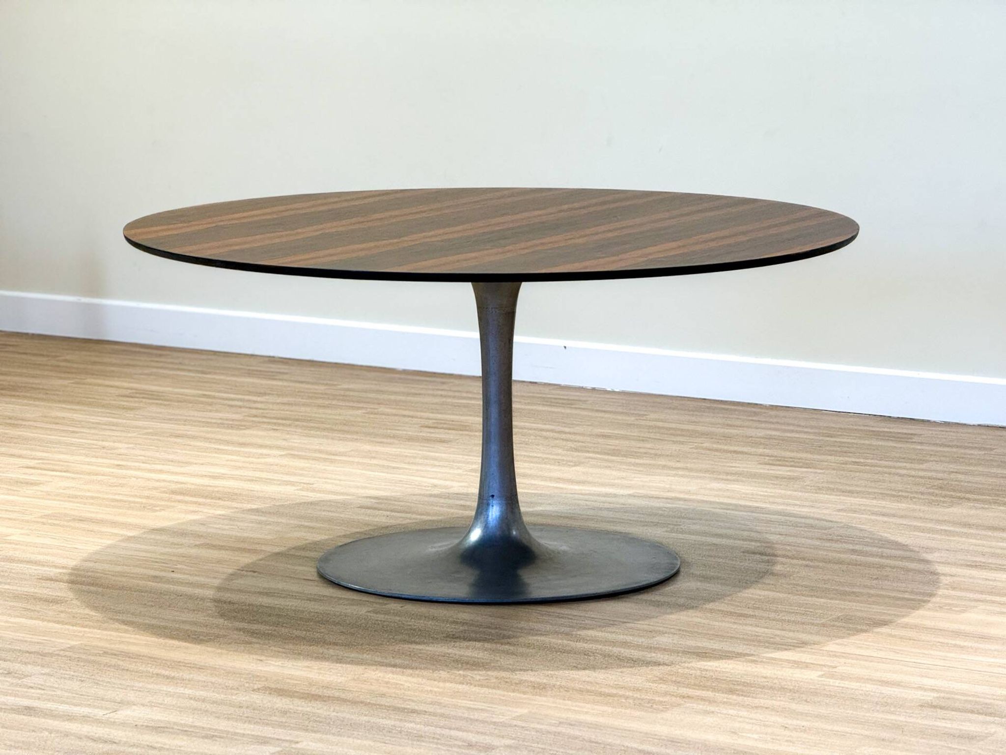 Mid-Century Arkana Round Dining Table in Brazilian Rosewood