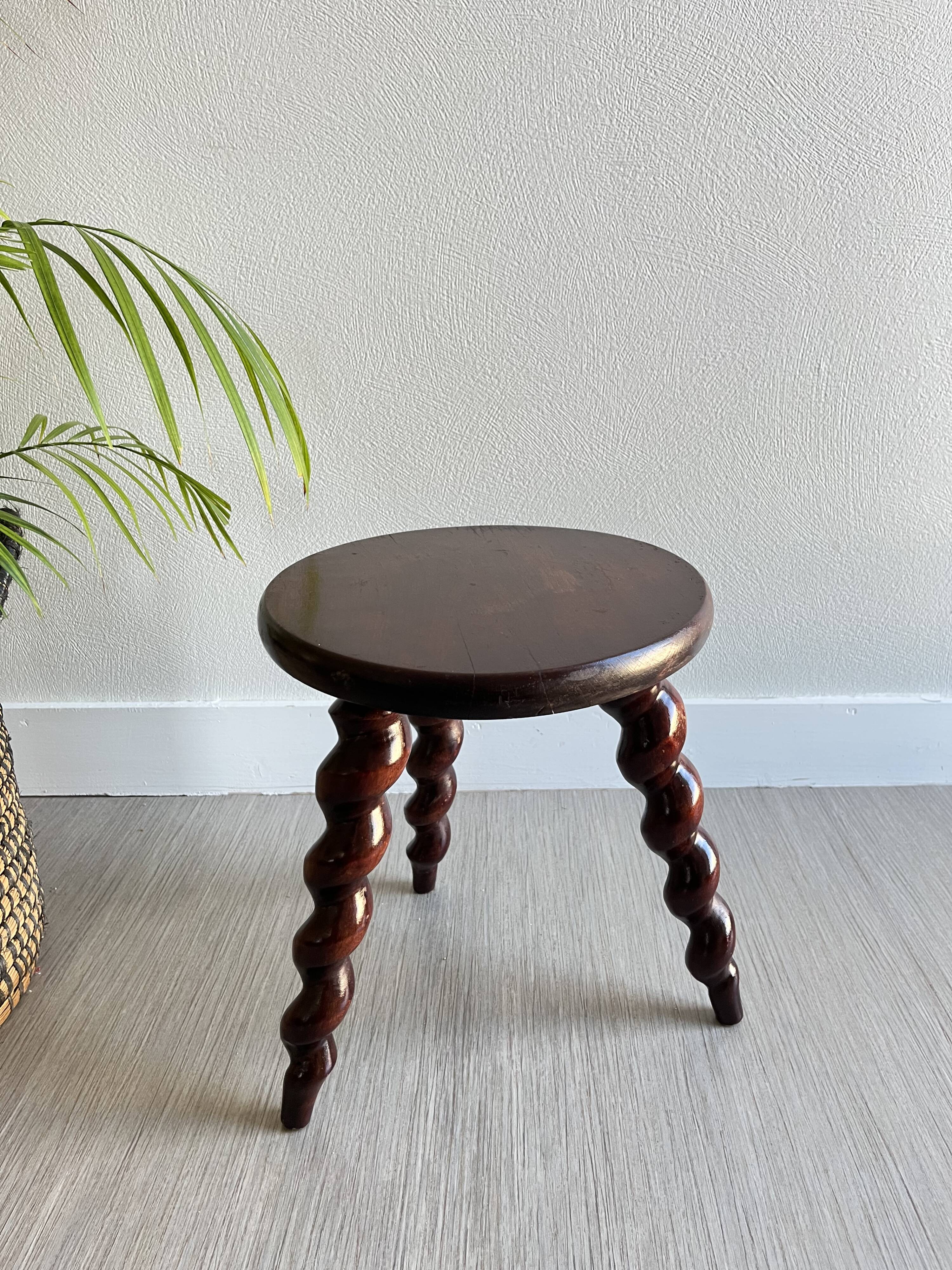 Tabouret tripode bois