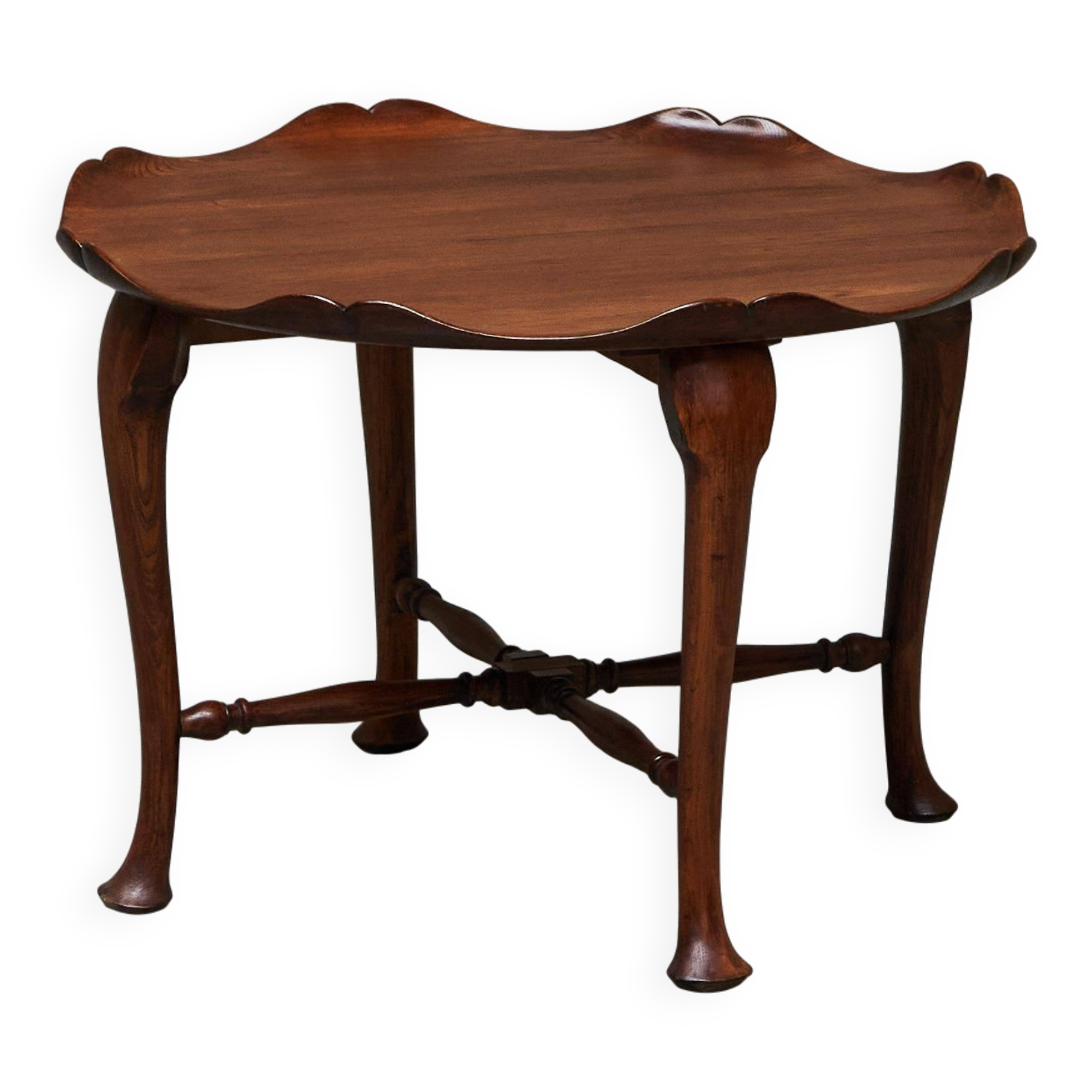 Coffee table F. Parker & Sons in carved solid oak, early 20th century.