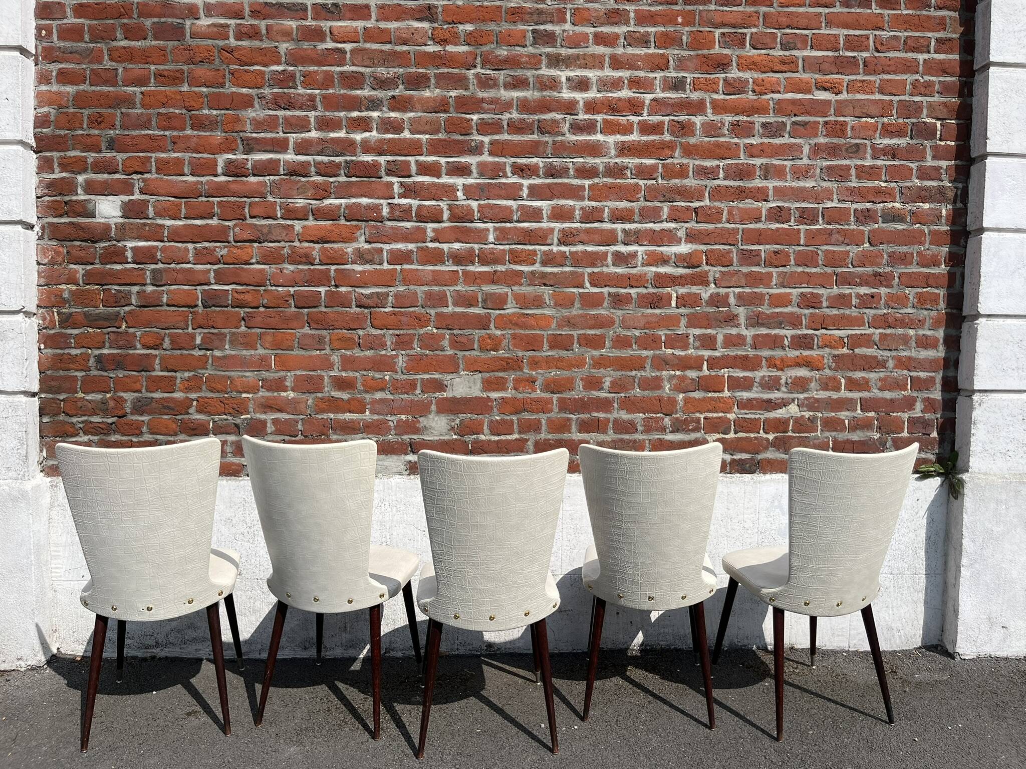 Set of 4 vintage Baumann chairs, in wood and white faux leather, model ESSOR.