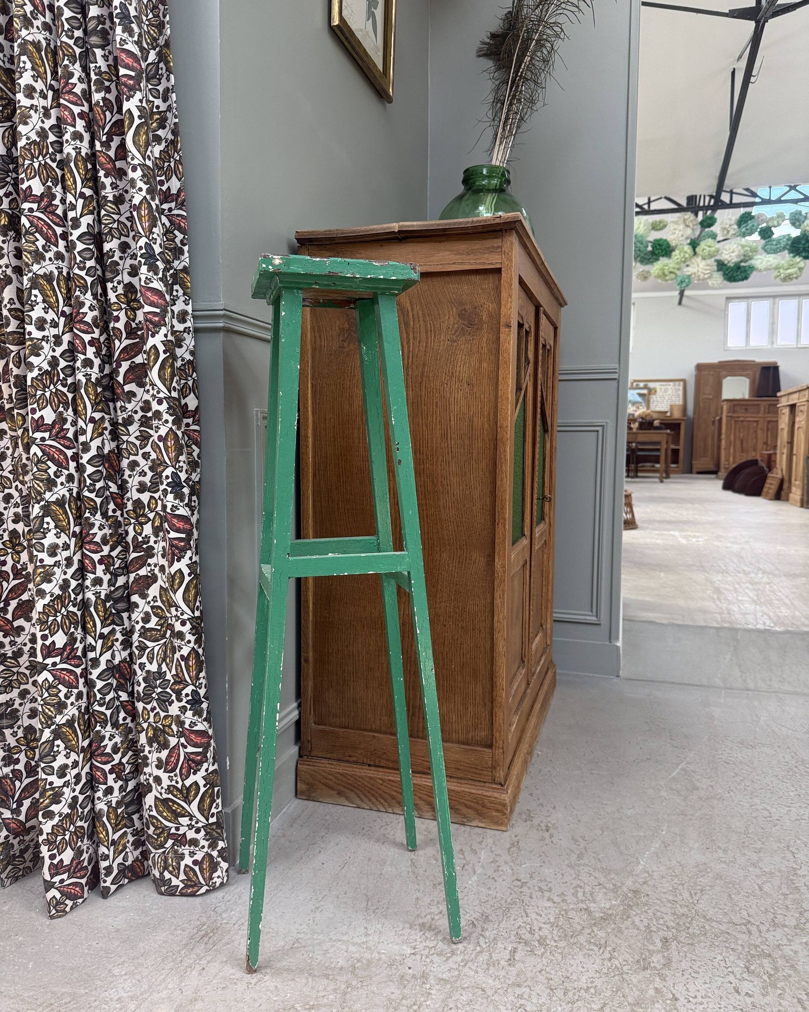 Sellette vintage en bois patine verte